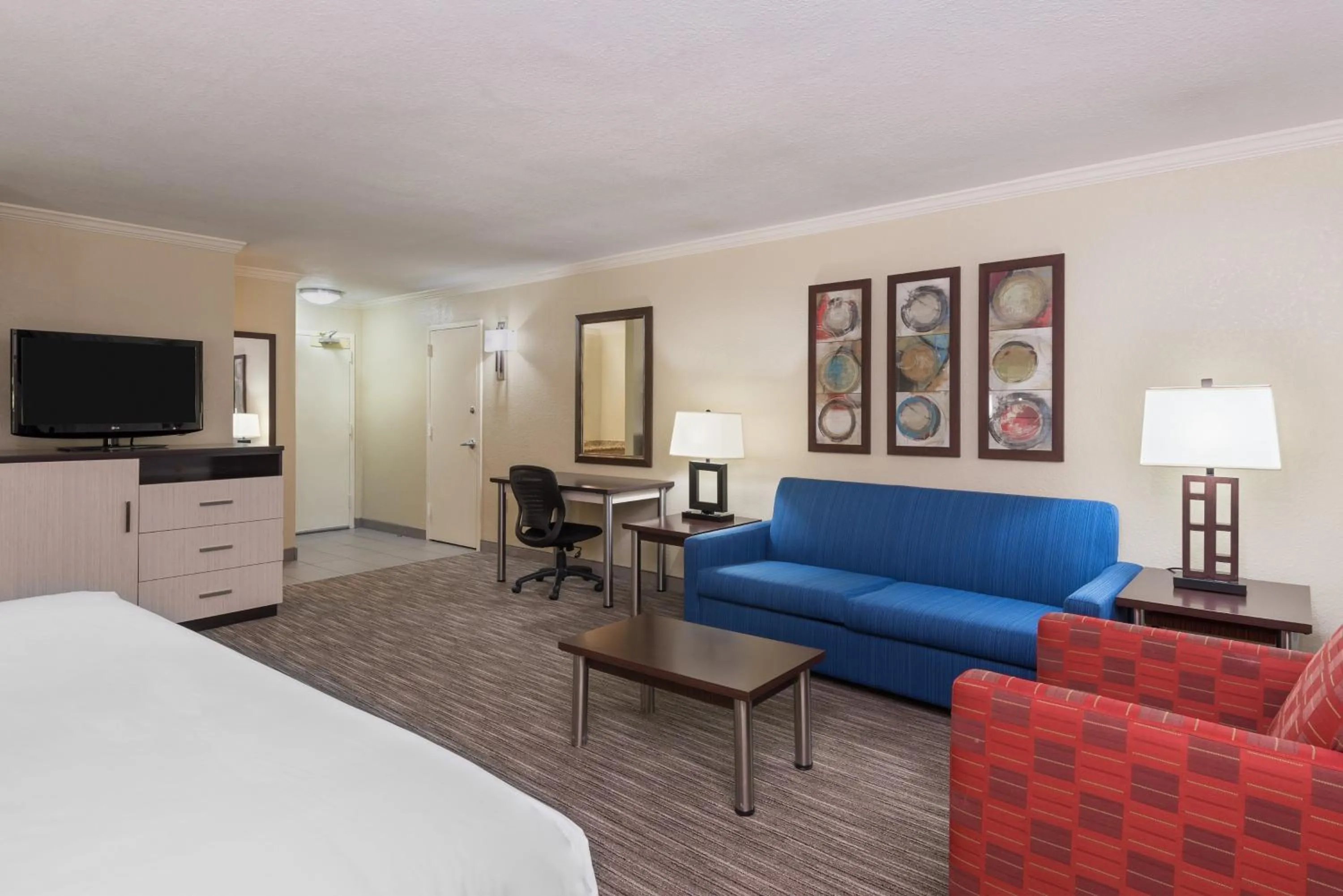 Photo of the whole room, Bed in Holiday Inn Express Hotel & Suites Ft. Lauderdale-Plantation by IHG