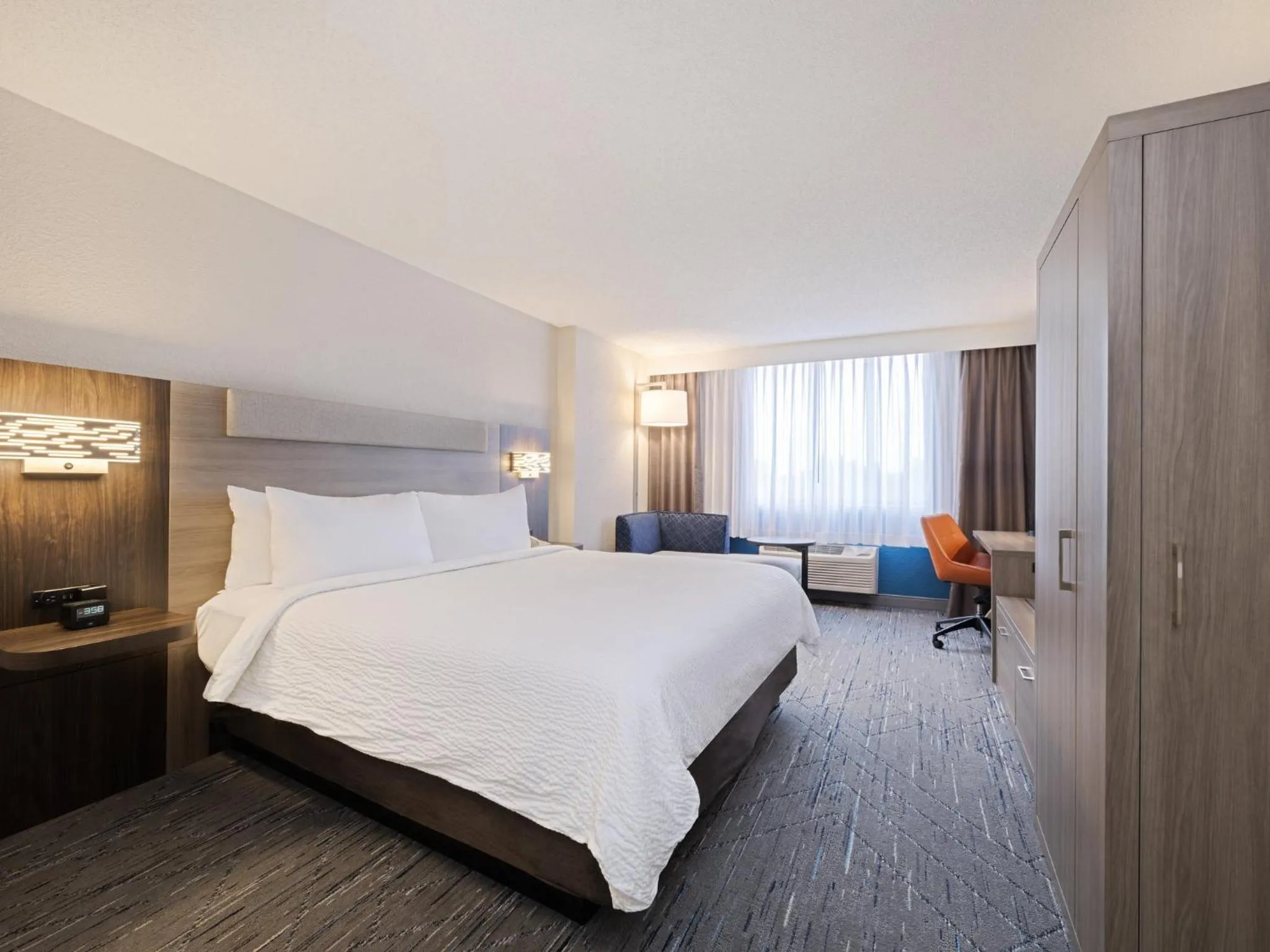 Photo of the whole room, Bed in Holiday Inn Express Hotel & Suites Ft. Lauderdale-Plantation by IHG