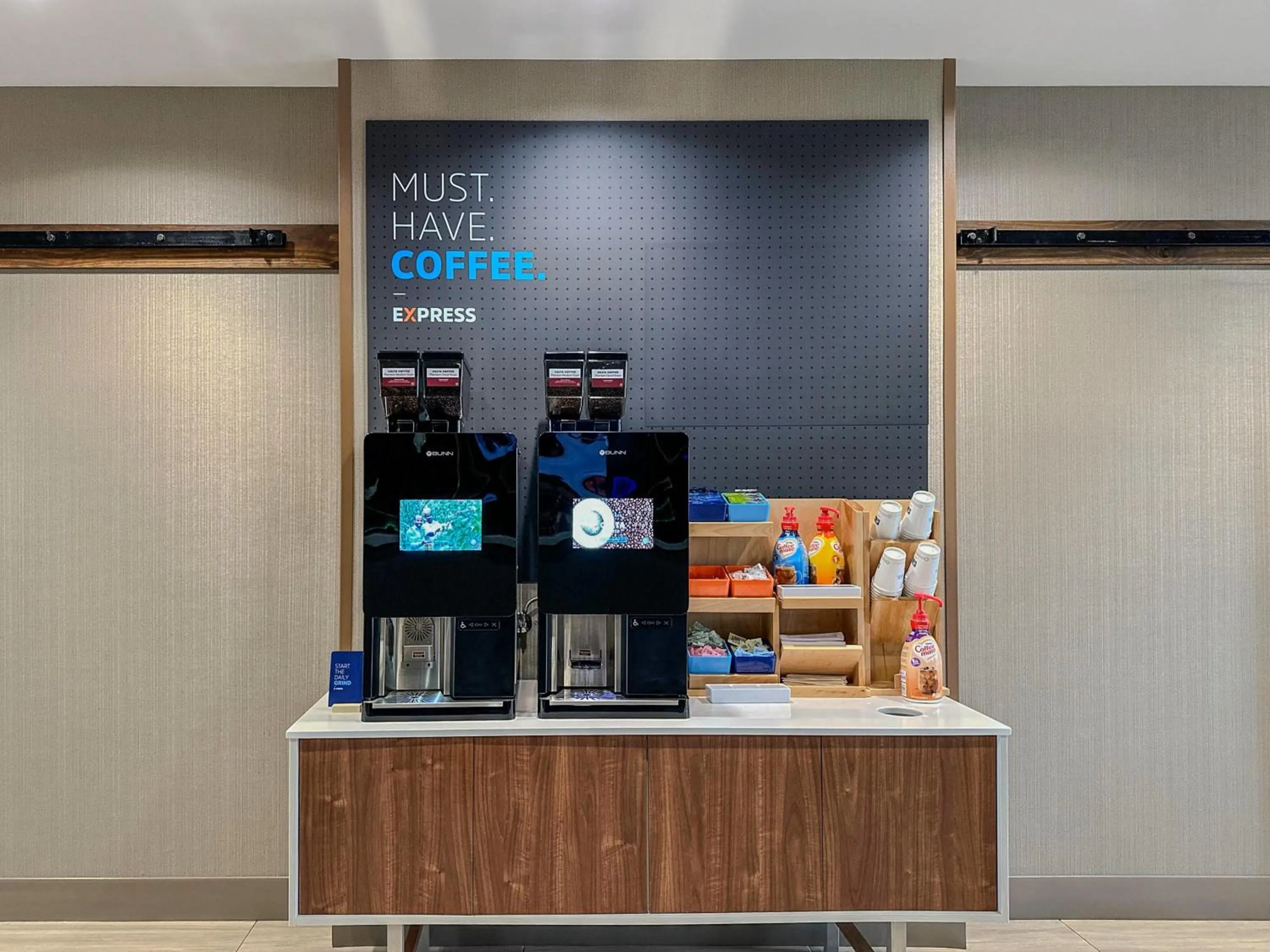 Breakfast in Holiday Inn Express Charlotte Southeast - Matthews by IHG