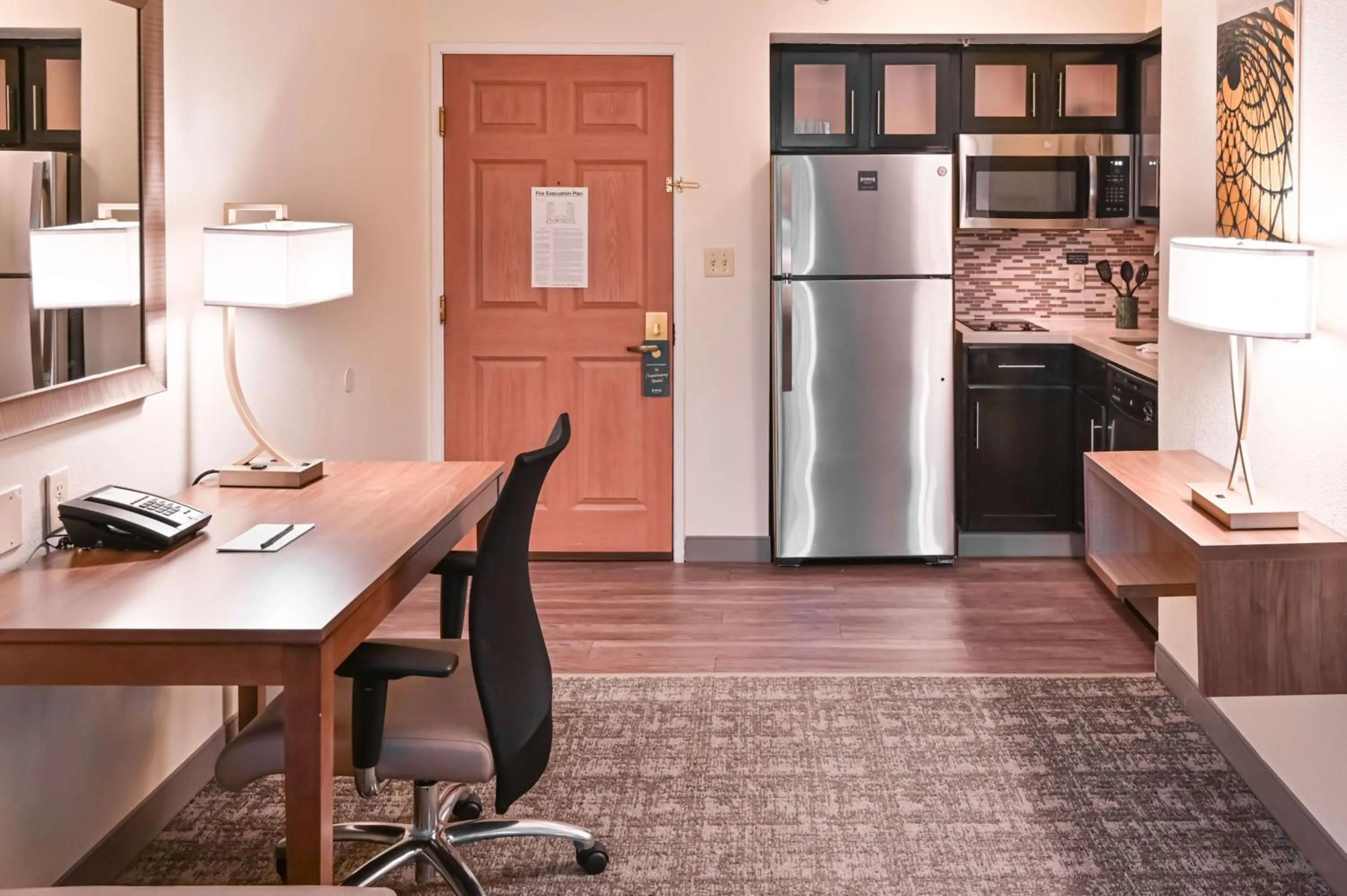 Kitchen or kitchenette in Sonesta ES Suites Fort Lauderdale Plantation