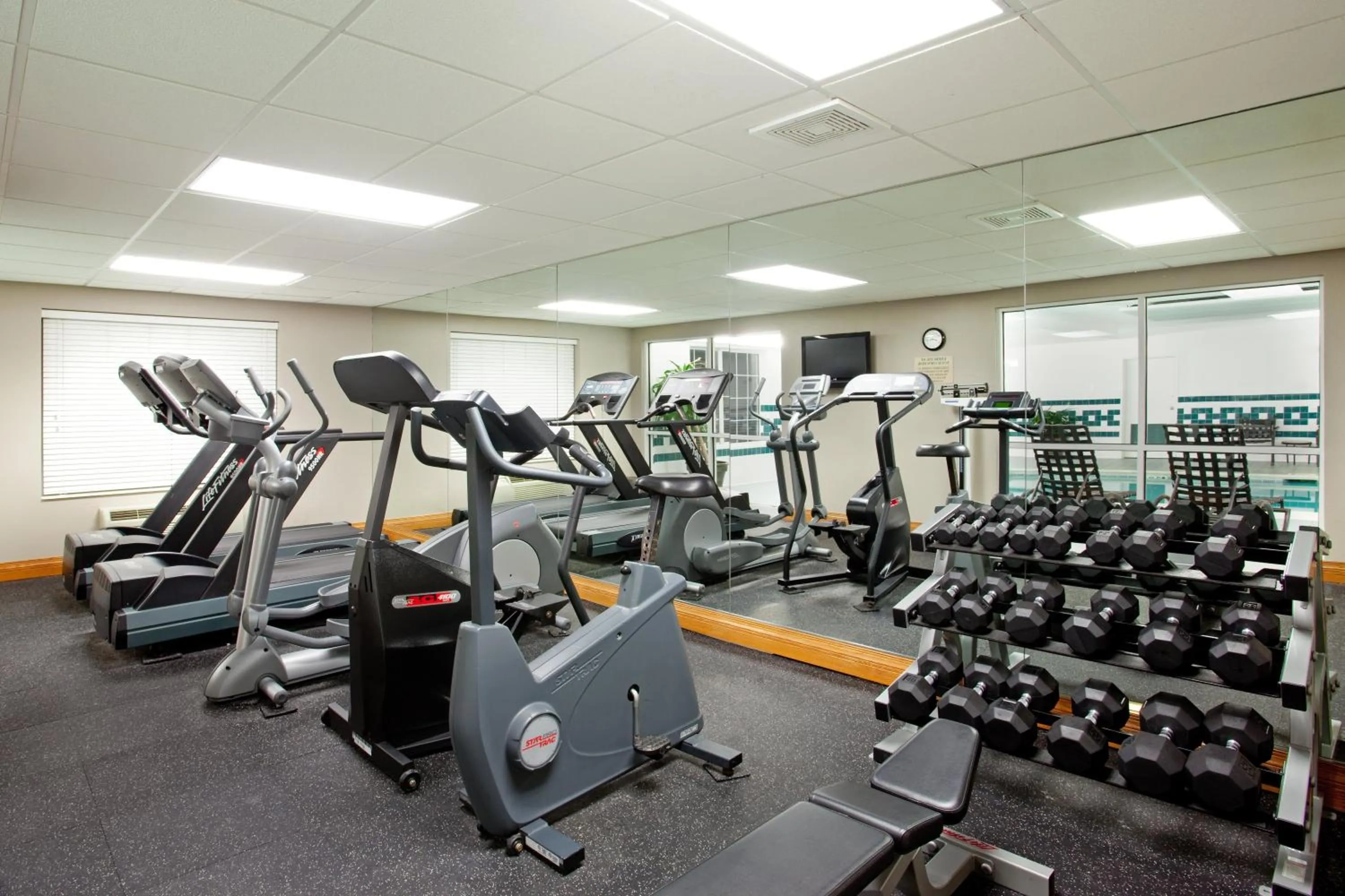 Fitness centre/facilities in Holiday Inn Express & Suites Chicago-Deerfield Lincolnshire by IHG