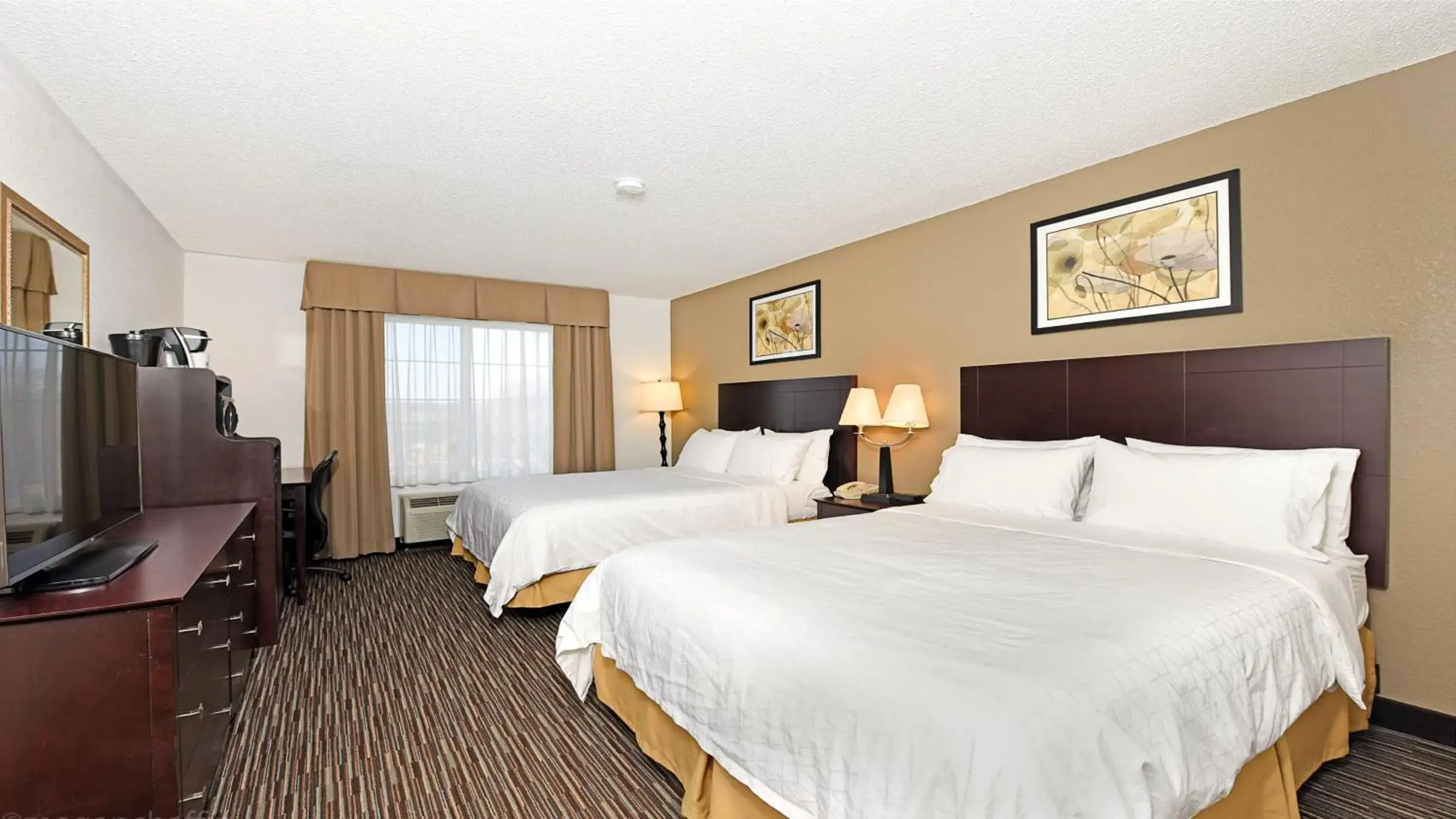 Standard Room with Two Queen Beds in Holiday Inn Express & Suites Chicago-Deerfield Lincolnshire by IHG Standard Room with Two Queen Beds in Holiday Inn Express & Suites Chicago-Deerfield Lincolnshire by IHG