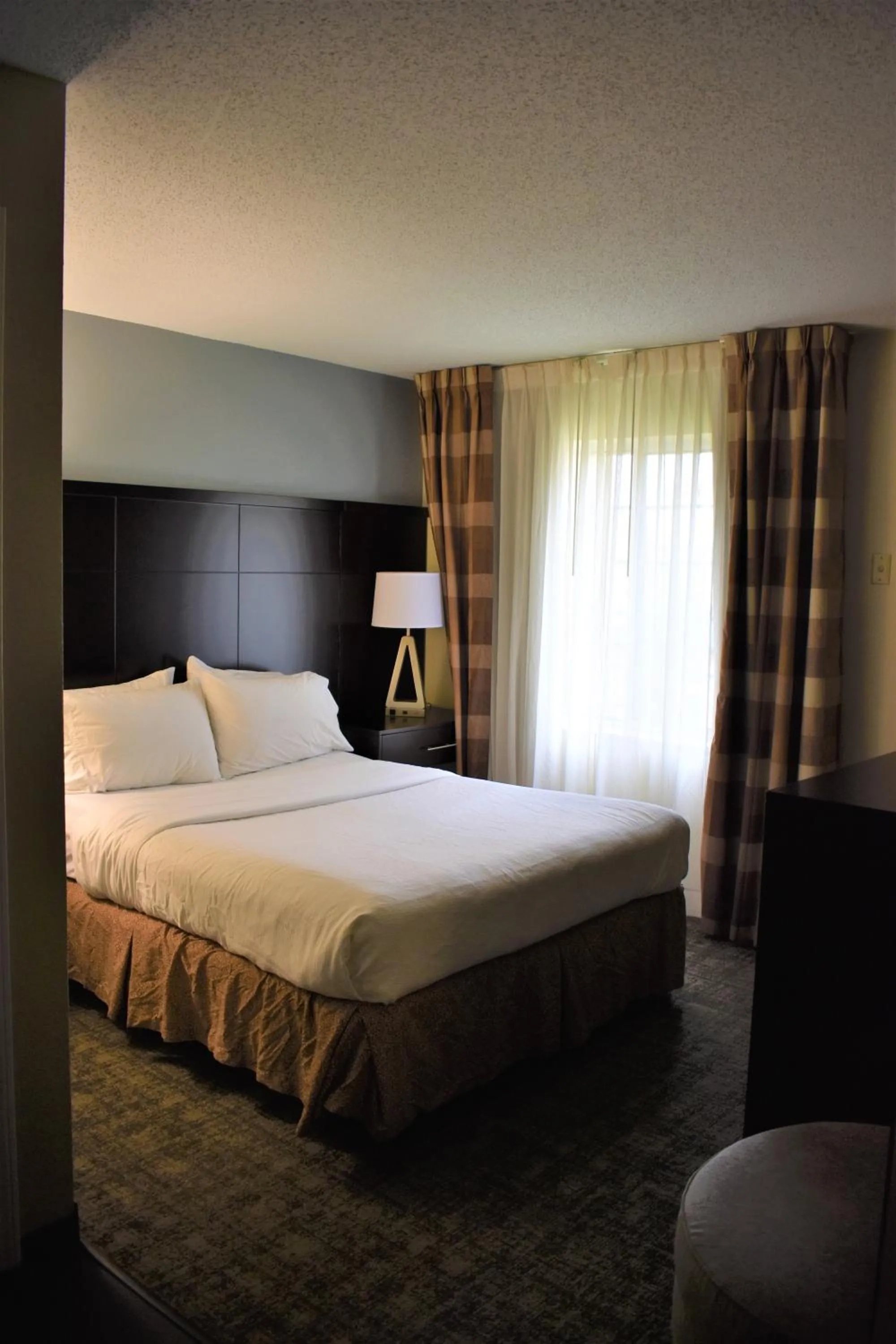 Bedroom, Bed in Staybridge Suites Cranbury - South Brunswick by IHG