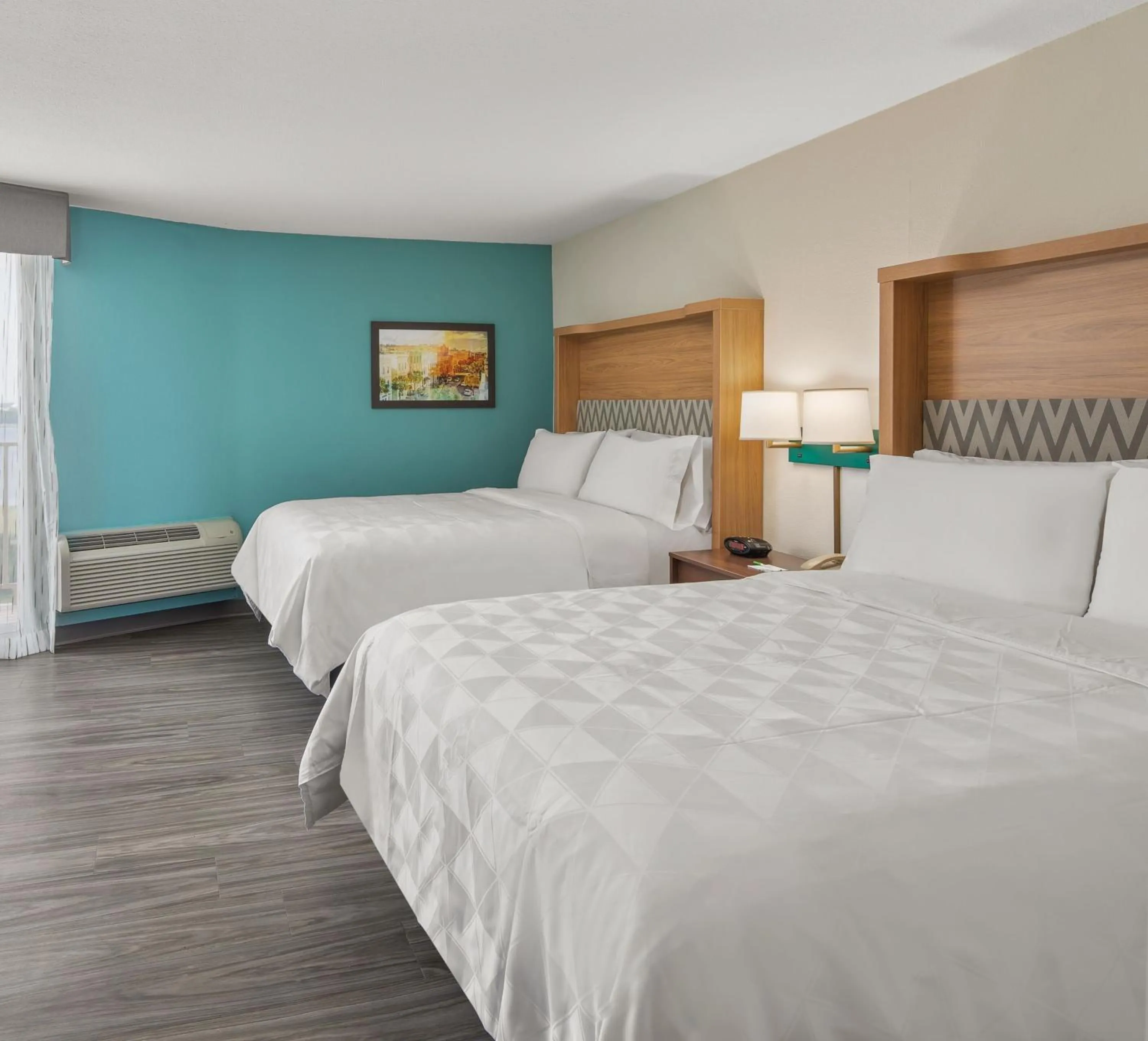 Photo of the whole room, Bed in Holiday Inn Charleston-Riverview by IHG