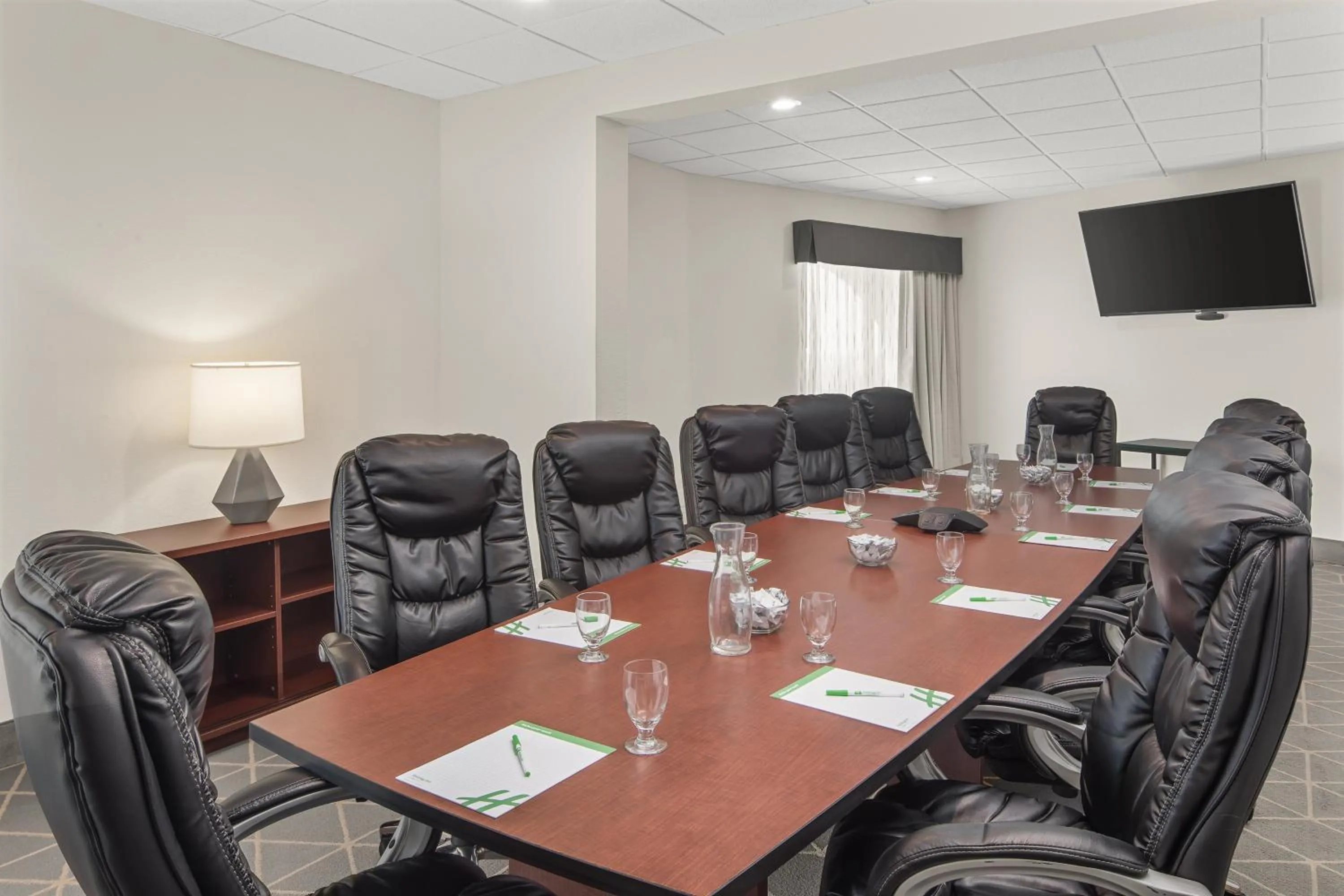 Meeting/conference room in Holiday Inn Charleston-Riverview by IHG