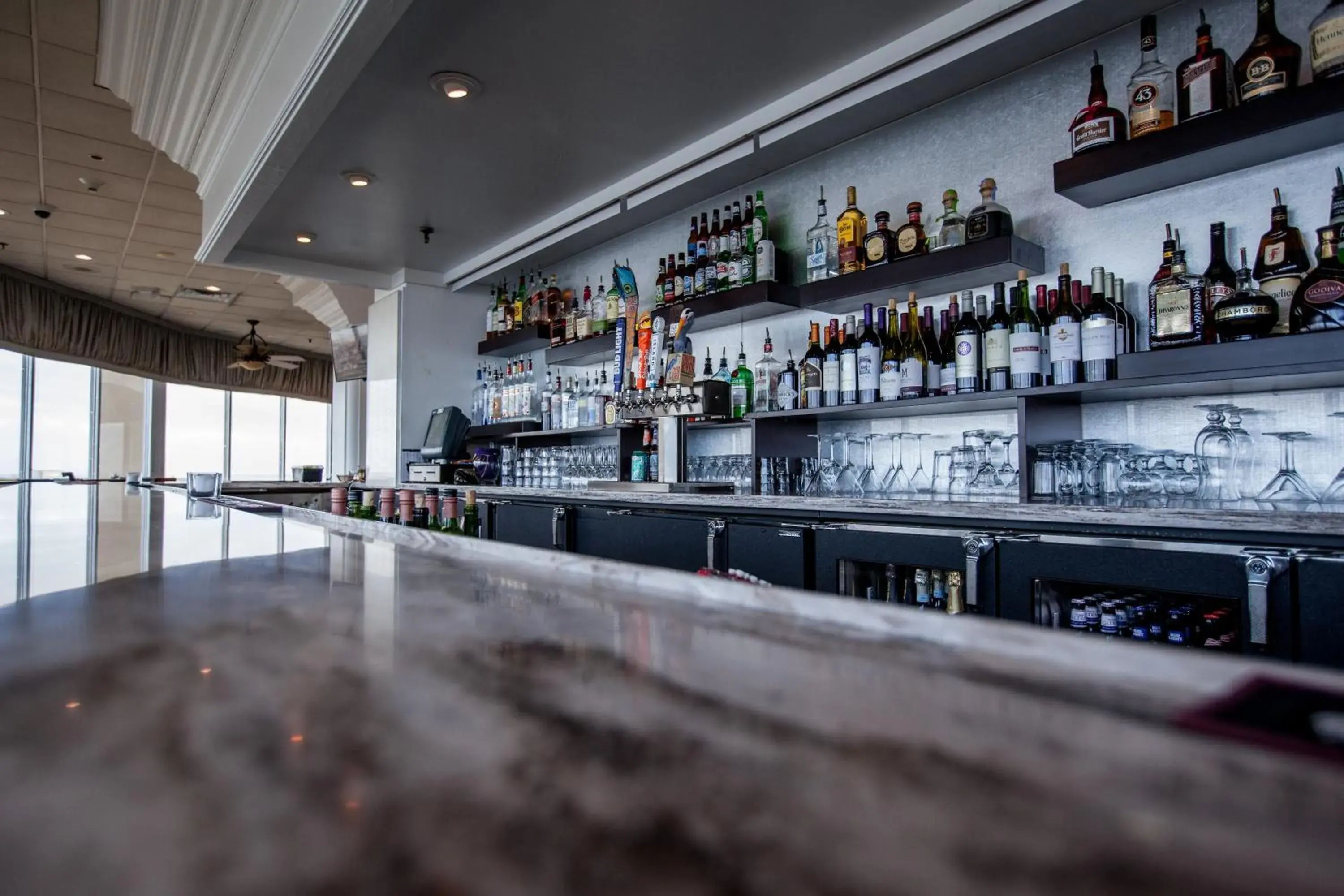Lounge or bar in Holiday Inn Charleston-Riverview by IHG Lounge or bar in Holiday Inn Charleston-Riverview by IHG