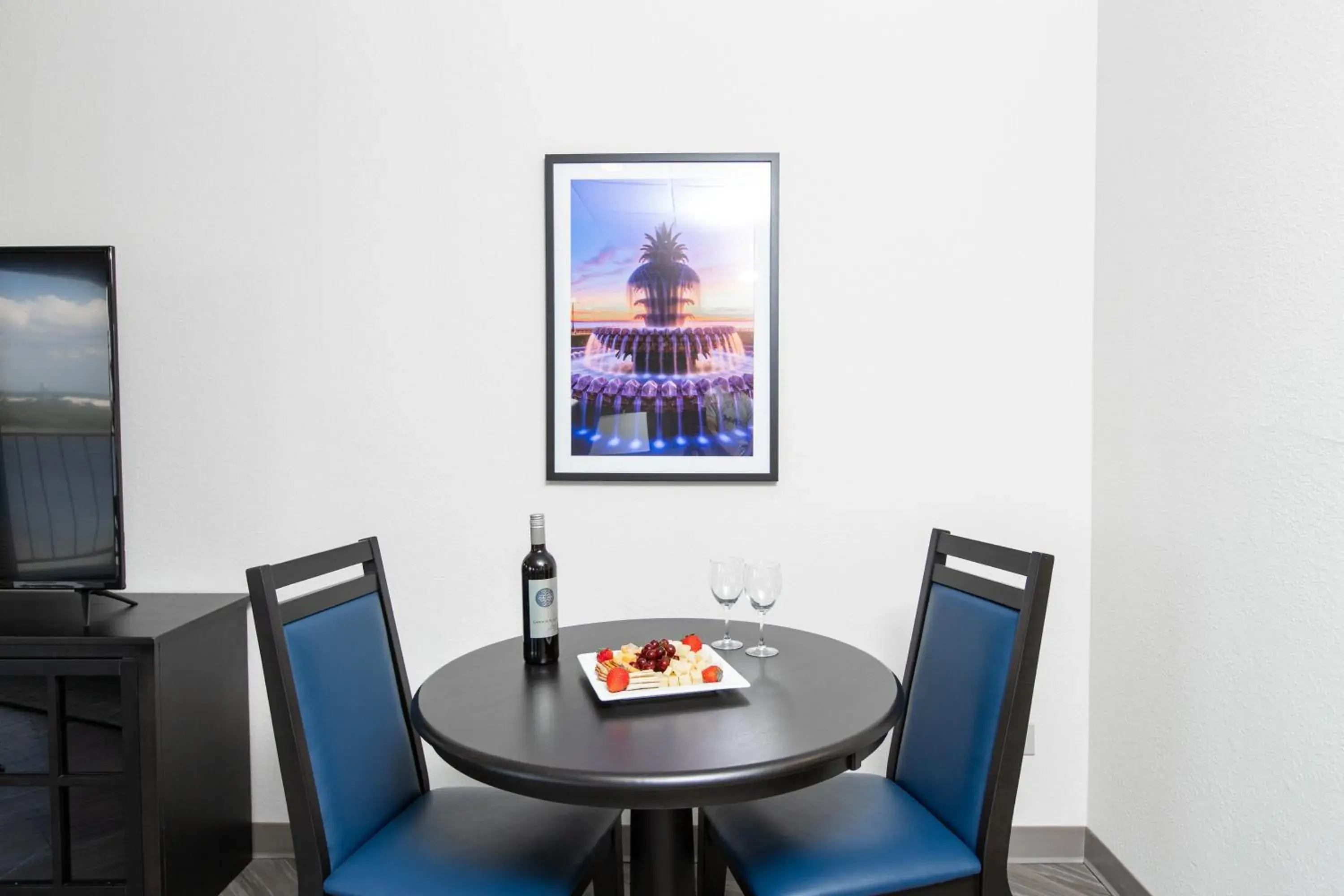 Photo of the whole room in Holiday Inn Charleston-Riverview by IHG Photo of the whole room in Holiday Inn Charleston-Riverview by IHG