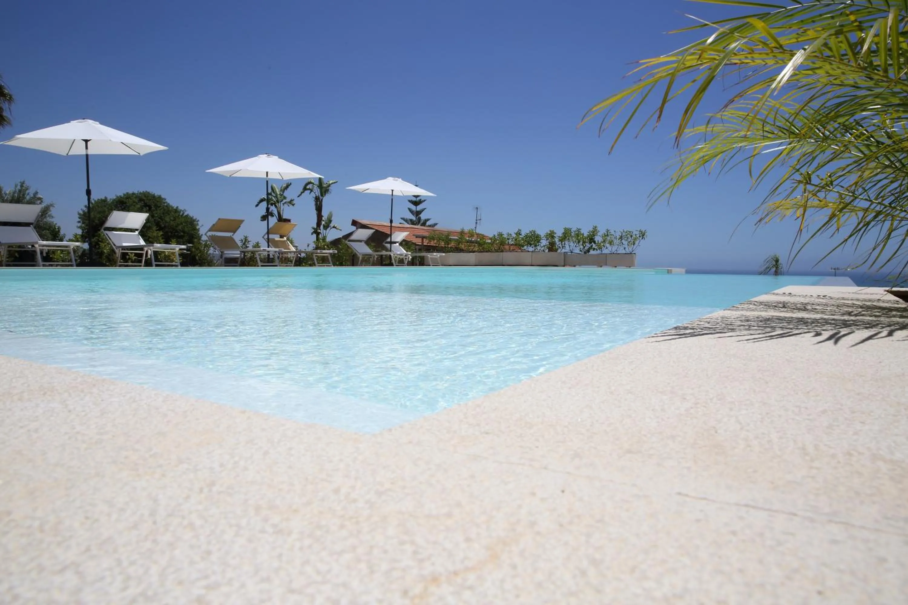 Pool view in I Giardini della Castellana