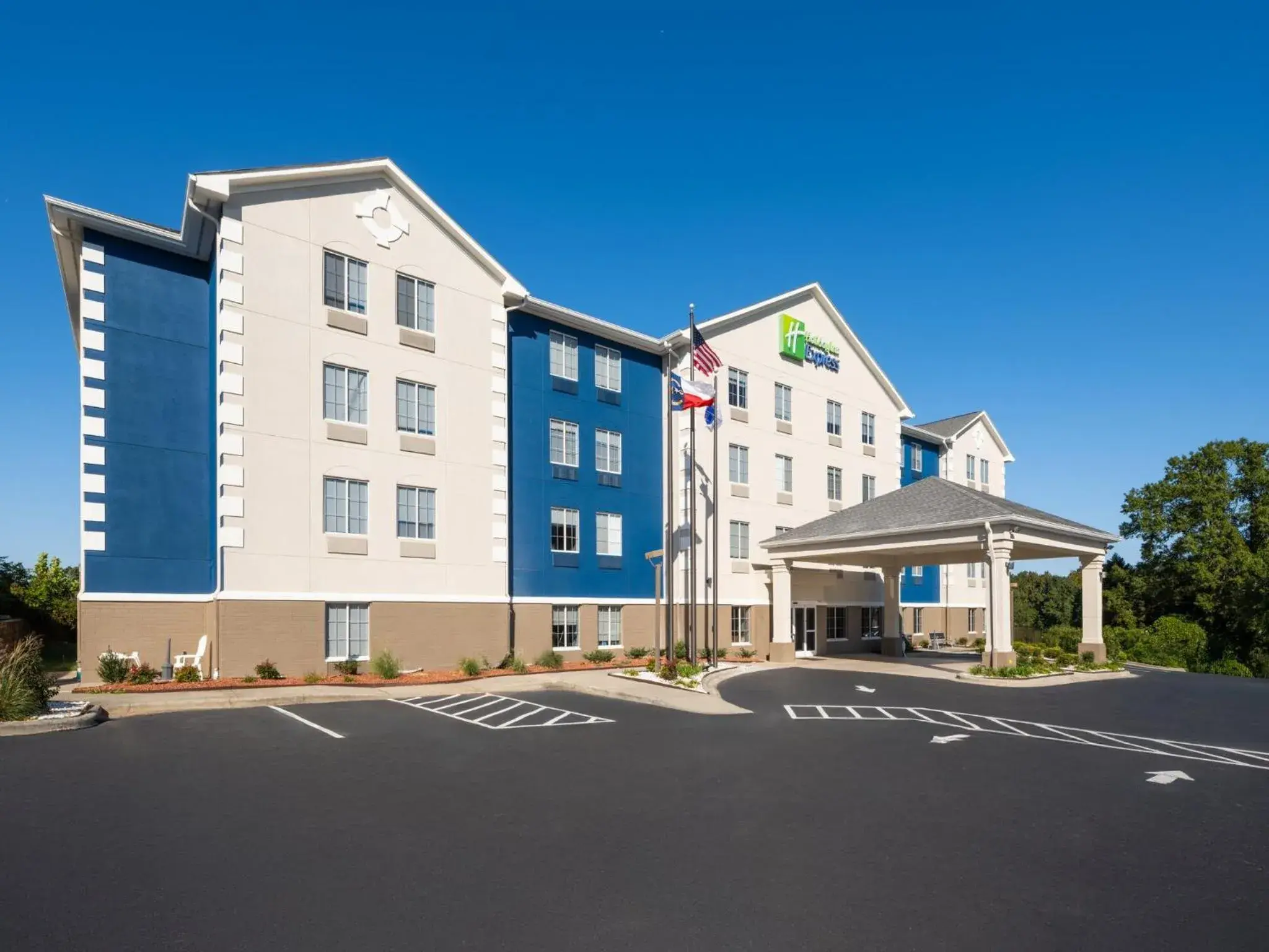 Property building in Holiday Inn Express Charlotte West - Gastonia by IHG Property building in Holiday Inn Express Charlotte West - Gastonia by IHG