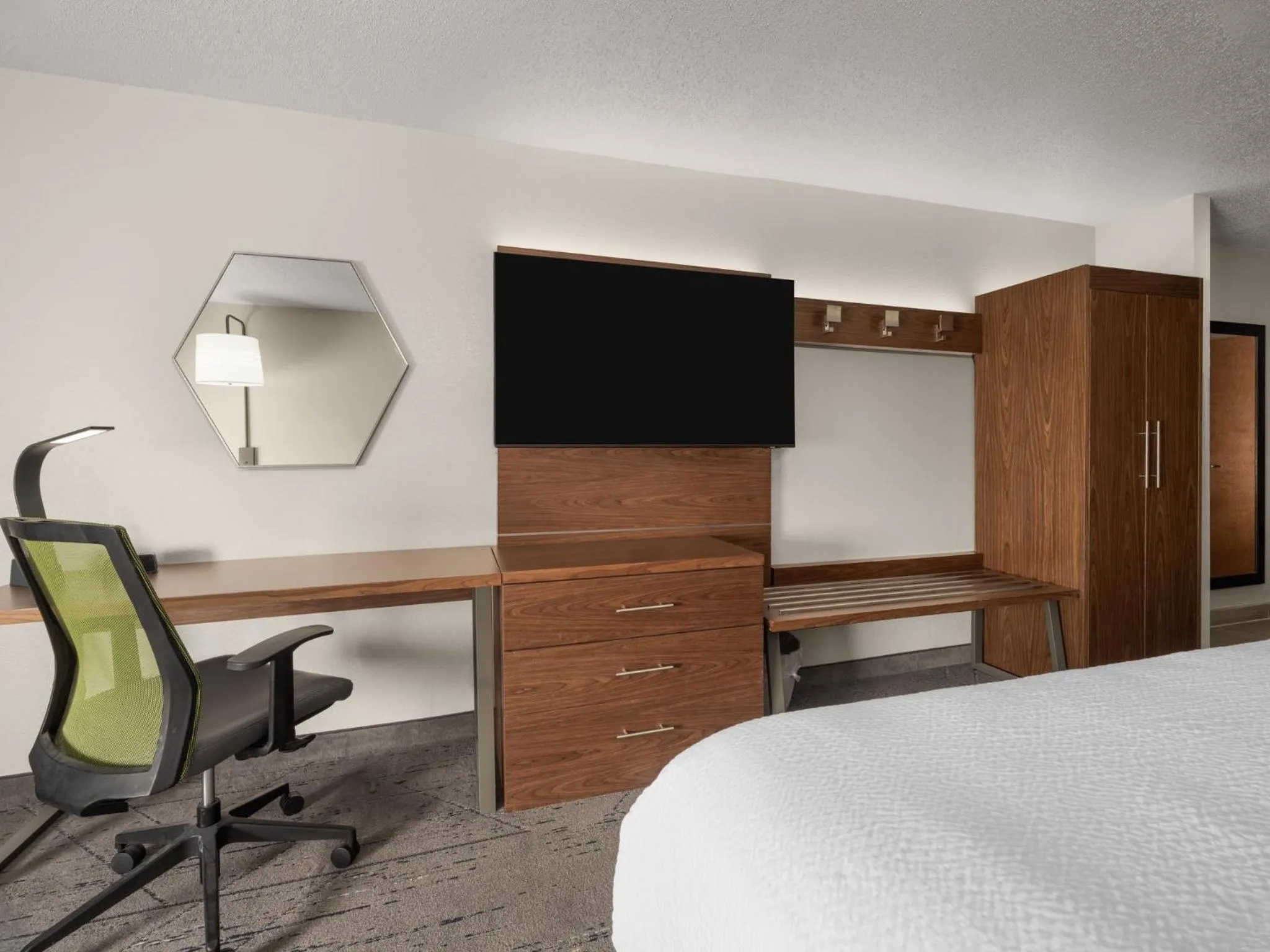 Photo of the whole room, Bed in Holiday Inn Express Charlotte West - Gastonia by IHG