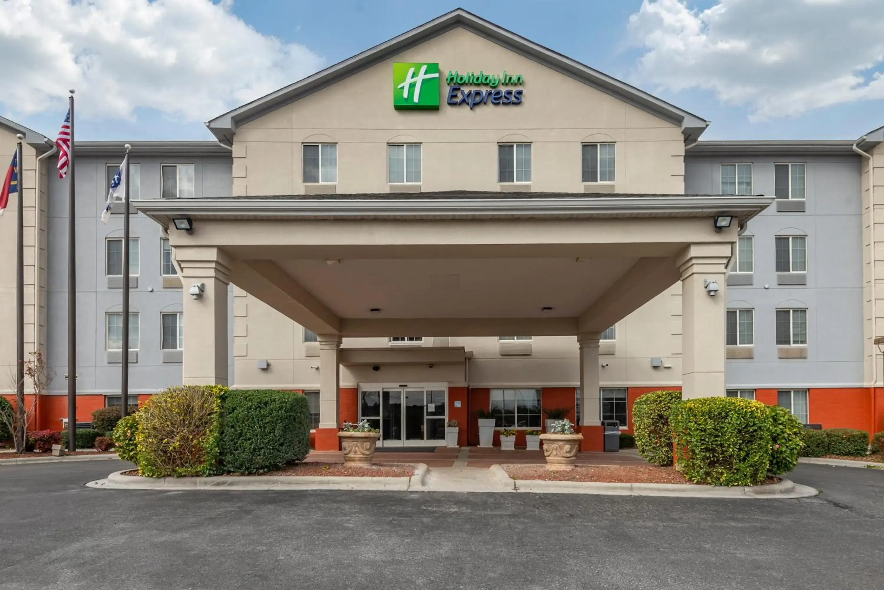 Property building in Holiday Inn Express Charlotte West - Gastonia by IHG Property building in Holiday Inn Express Charlotte West - Gastonia by IHG