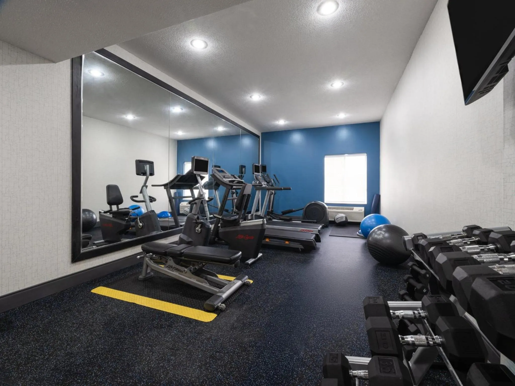 Fitness centre/facilities in Holiday Inn Express Charlotte West - Gastonia by IHG