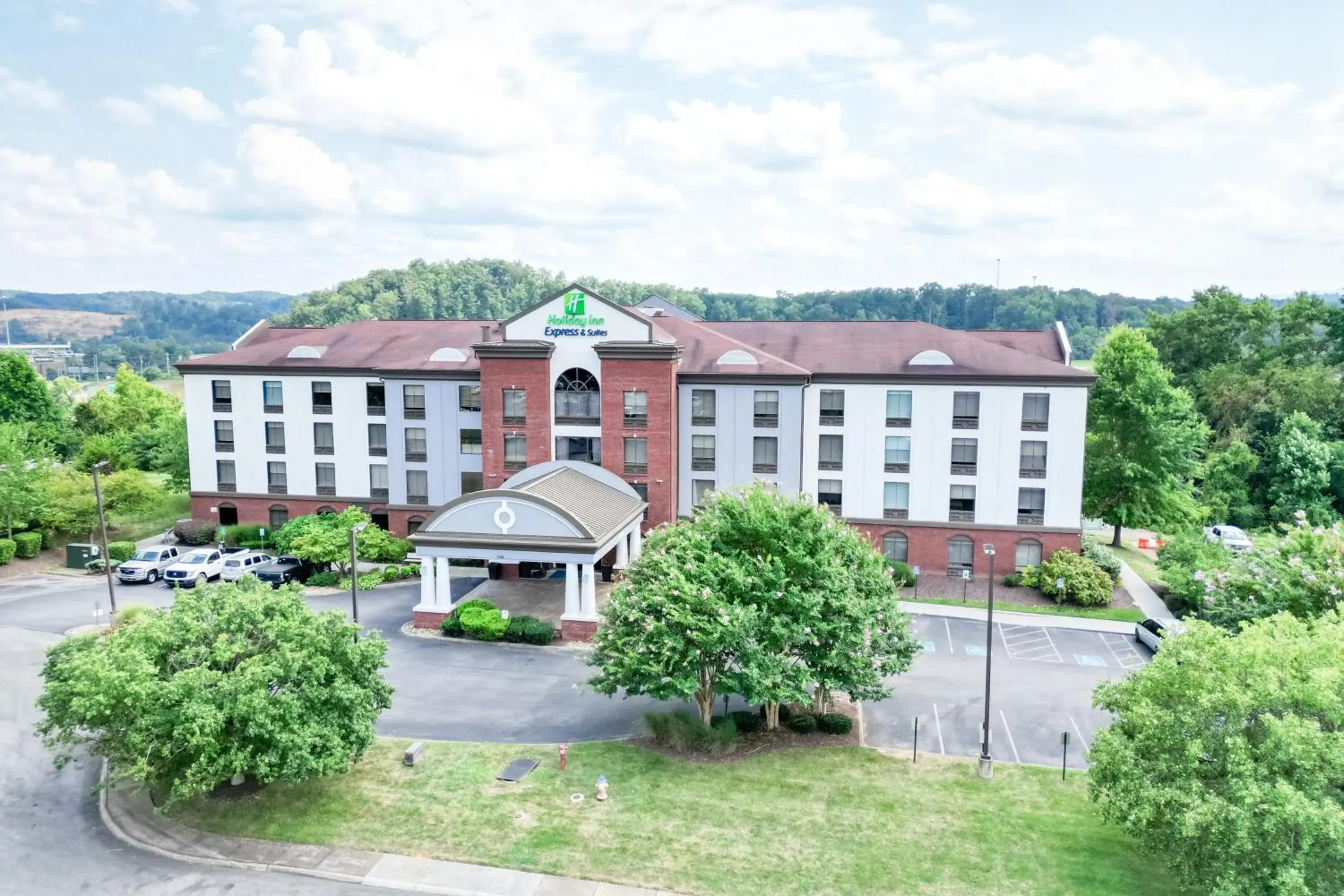 Property building in Holiday Inn Express Hotel & Suites Kodak East-Sevierville by IHG Property building in Holiday Inn Express Hotel & Suites Kodak East-Sevierville by IHG