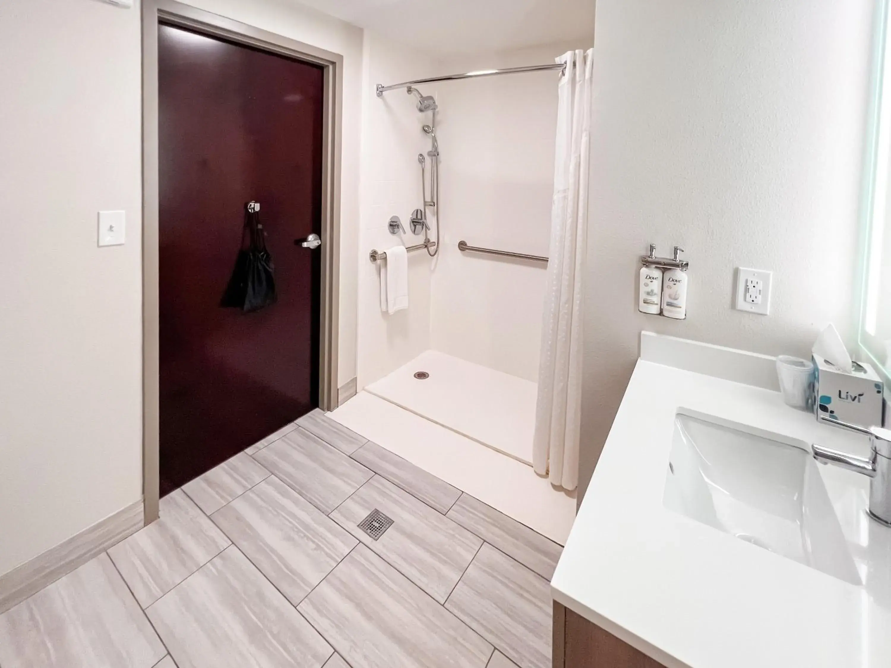 Photo of the whole room in Holiday Inn Express Hotel & Suites Kodak East-Sevierville by IHG Photo of the whole room in Holiday Inn Express Hotel & Suites Kodak East-Sevierville by IHG