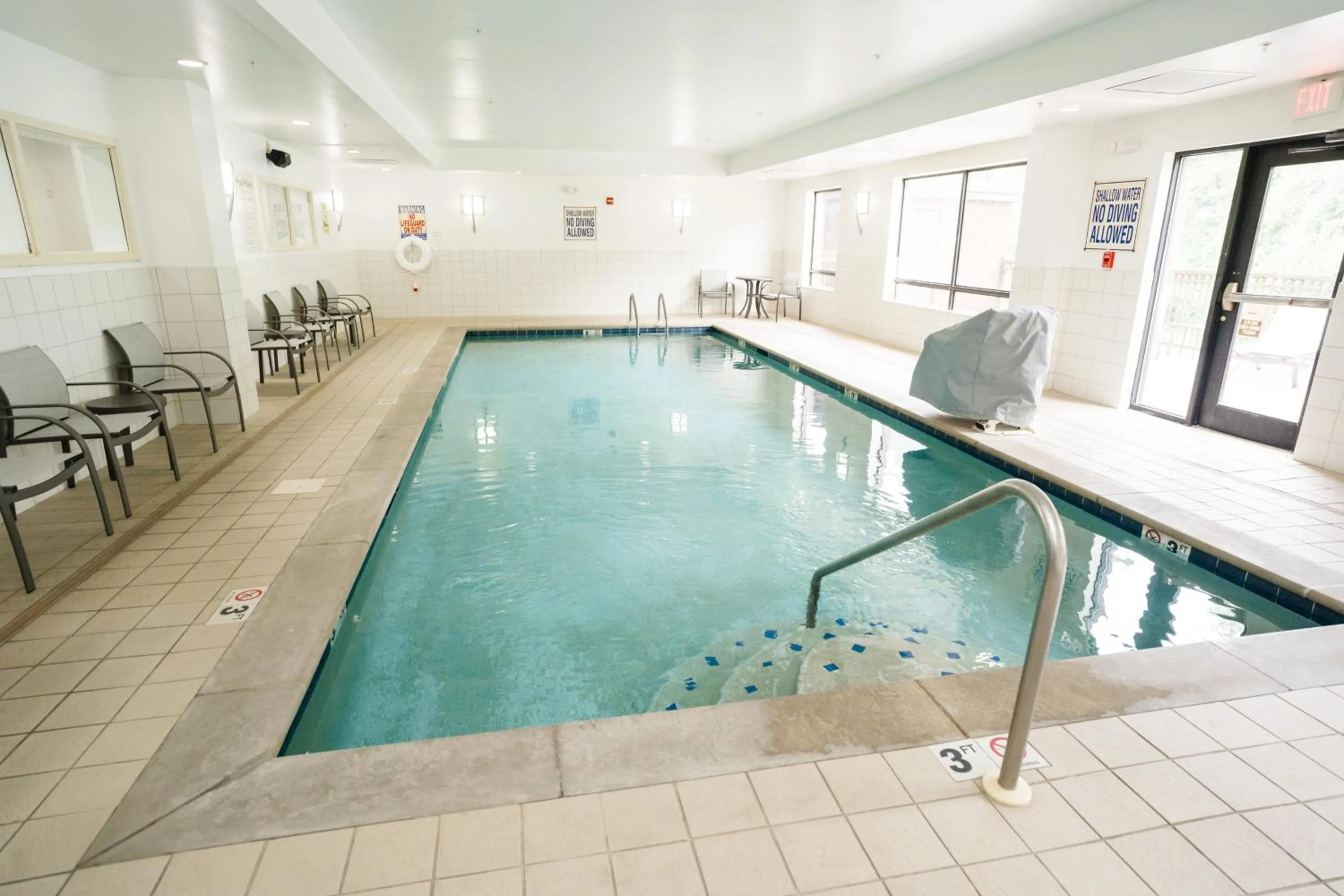 Swimming pool in Holiday Inn Express Hotel & Suites Kodak East-Sevierville by IHG