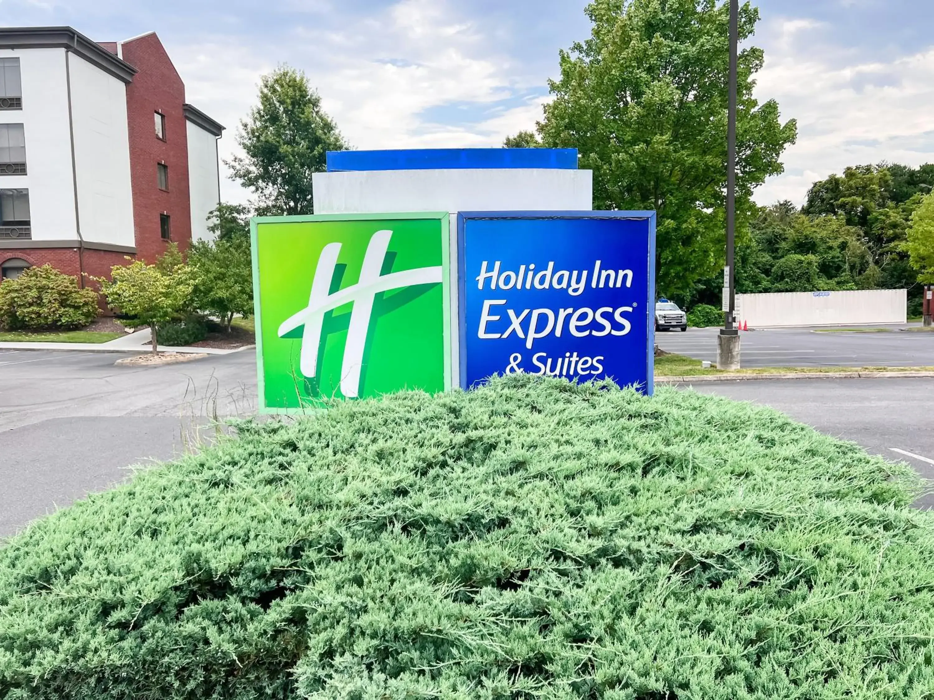 Property building in Holiday Inn Express Hotel & Suites Kodak East-Sevierville by IHG Property building in Holiday Inn Express Hotel & Suites Kodak East-Sevierville by IHG