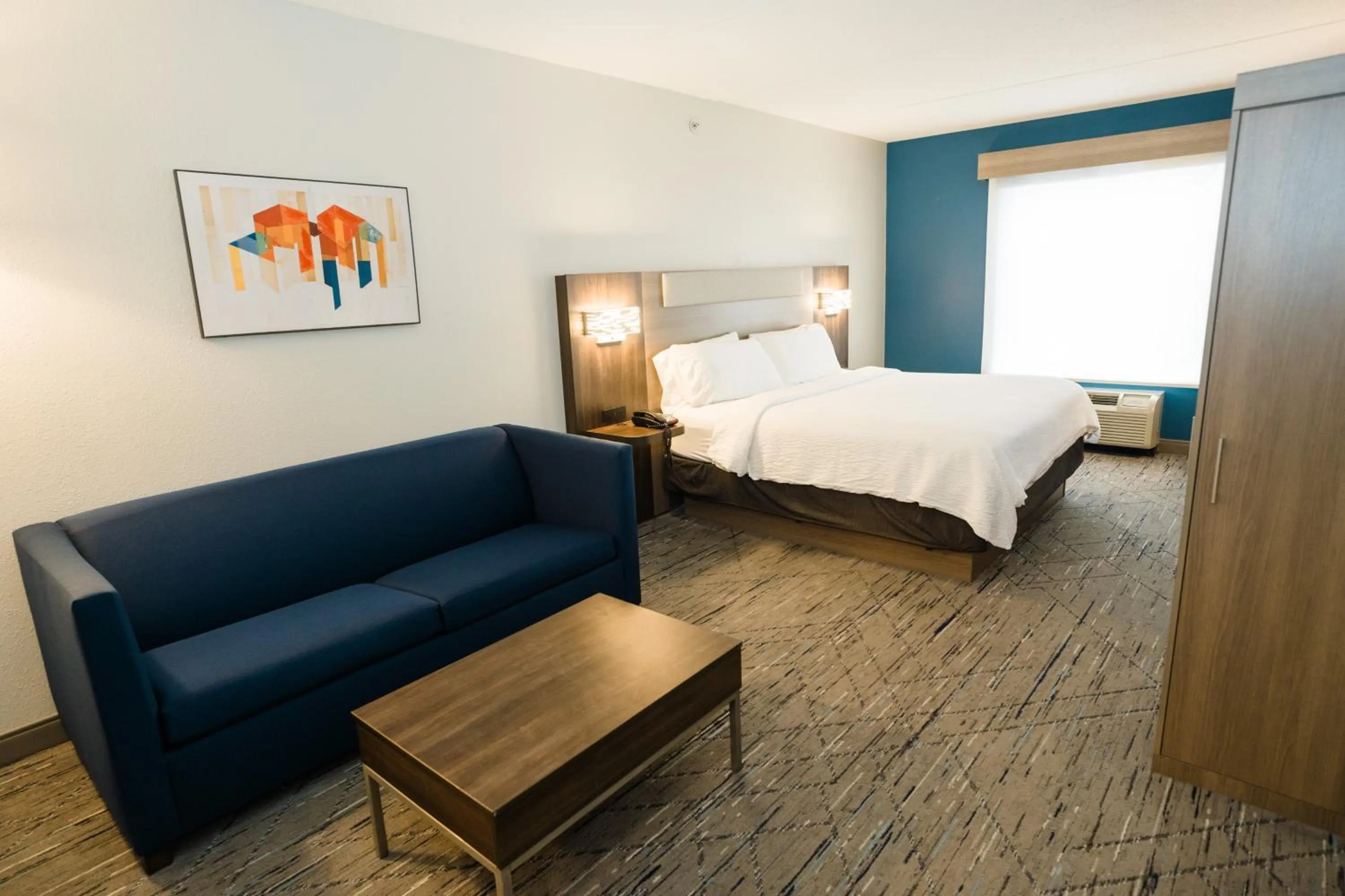 Photo of the whole room, Bed in Holiday Inn Express Hotel & Suites Kodak East-Sevierville by IHG