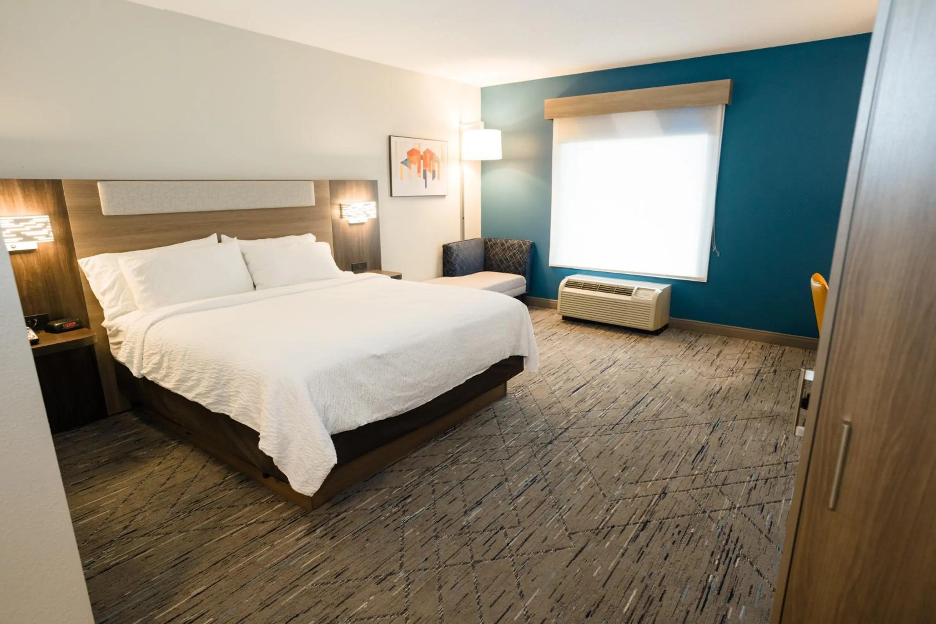 Photo of the whole room, Bed in Holiday Inn Express Hotel & Suites Kodak East-Sevierville by IHG