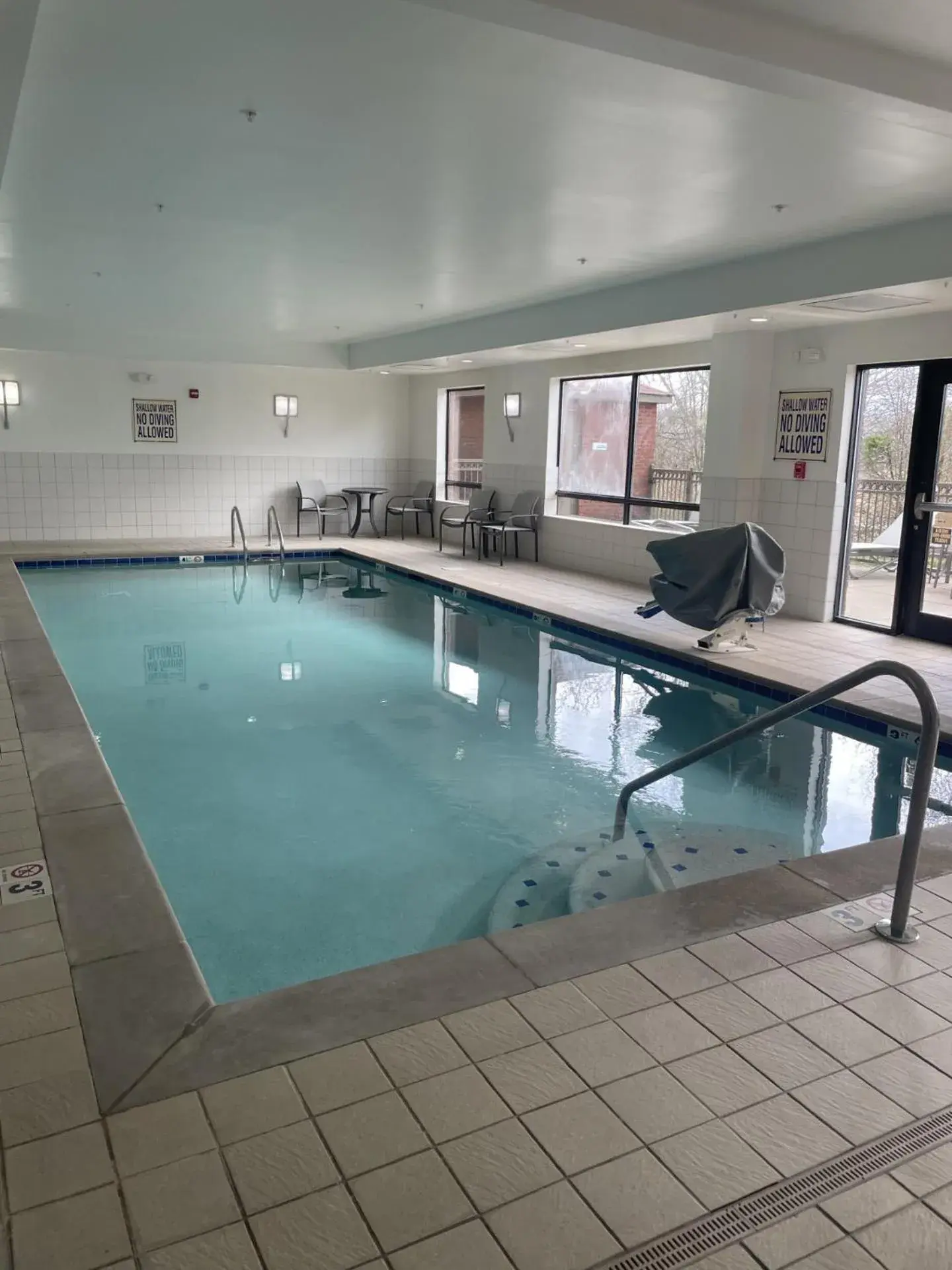 Swimming pool in Holiday Inn Express Hotel & Suites Kodak East-Sevierville by IHG Swimming pool in Holiday Inn Express Hotel & Suites Kodak East-Sevierville by IHG