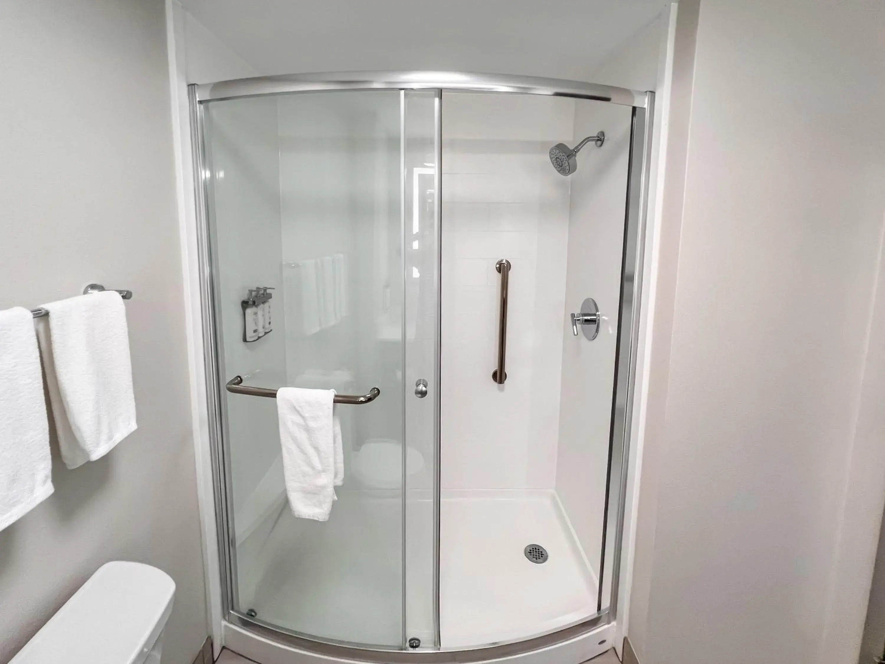 Photo of the whole room in Holiday Inn Express Hotel & Suites Kodak East-Sevierville by IHG Photo of the whole room in Holiday Inn Express Hotel & Suites Kodak East-Sevierville by IHG