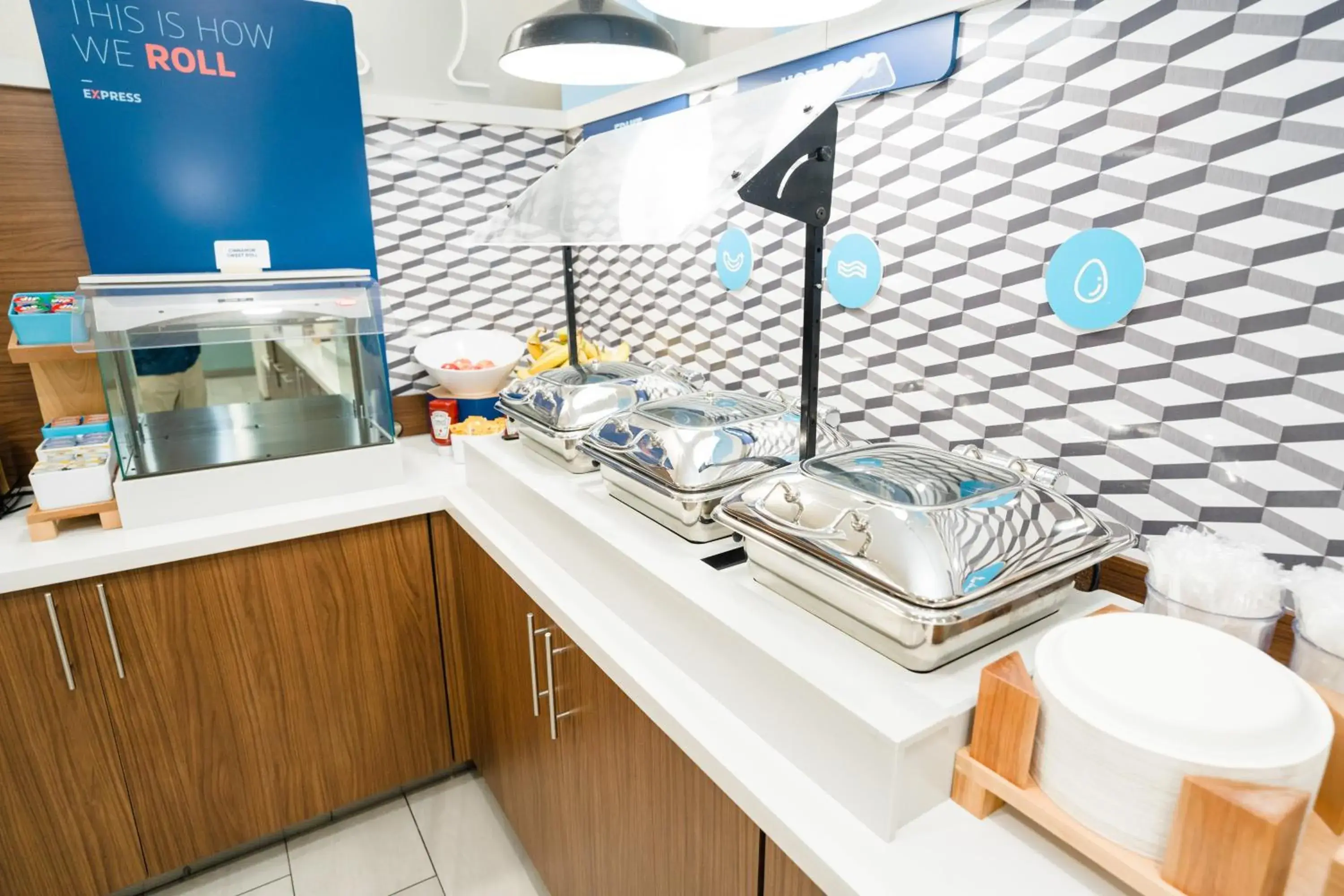 Breakfast in Holiday Inn Express Hotel & Suites Kodak East-Sevierville by IHG Breakfast in Holiday Inn Express Hotel & Suites Kodak East-Sevierville by IHG