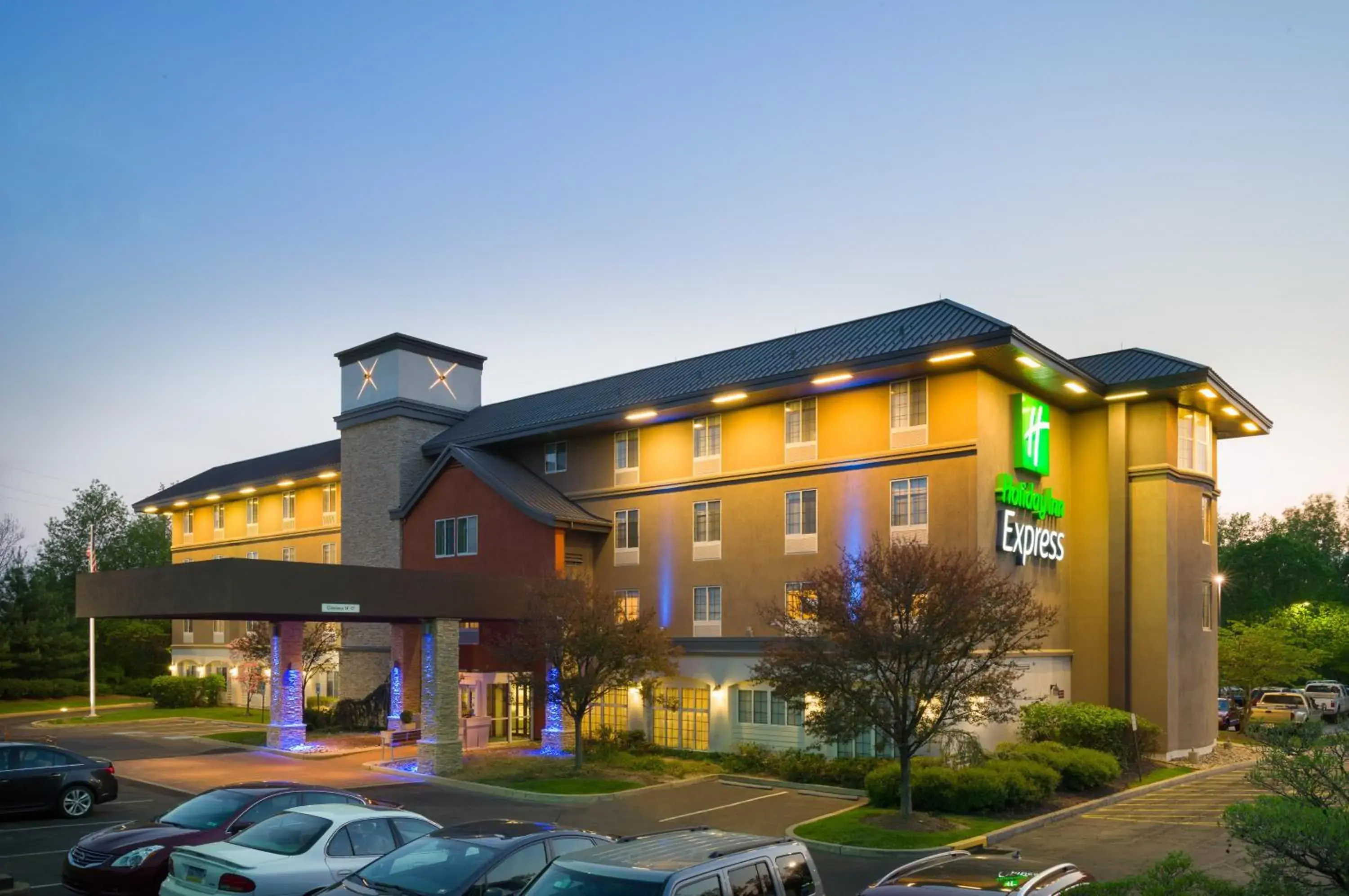 Property building in Holiday Inn Express Philadelphia NE - Langhorne by IHG Property building in Holiday Inn Express Philadelphia NE - Langhorne by IHG
