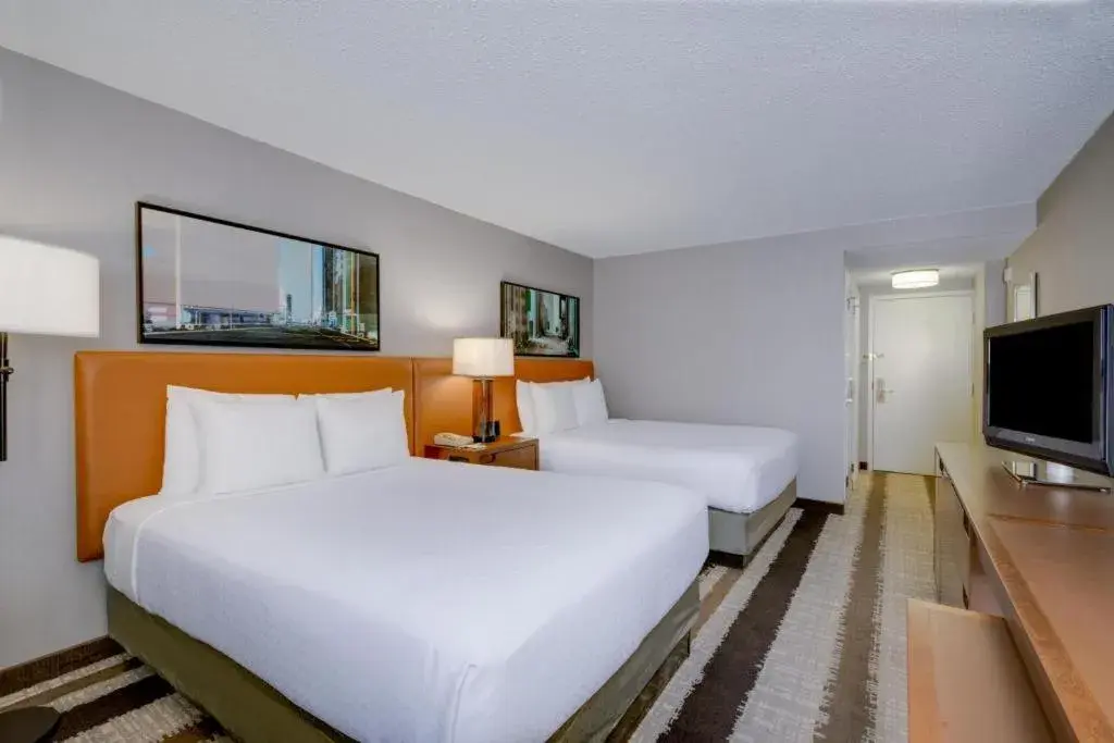 Bed in Crowne Plaza Dulles Airport by IHG Bed in Crowne Plaza Dulles Airport by IHG