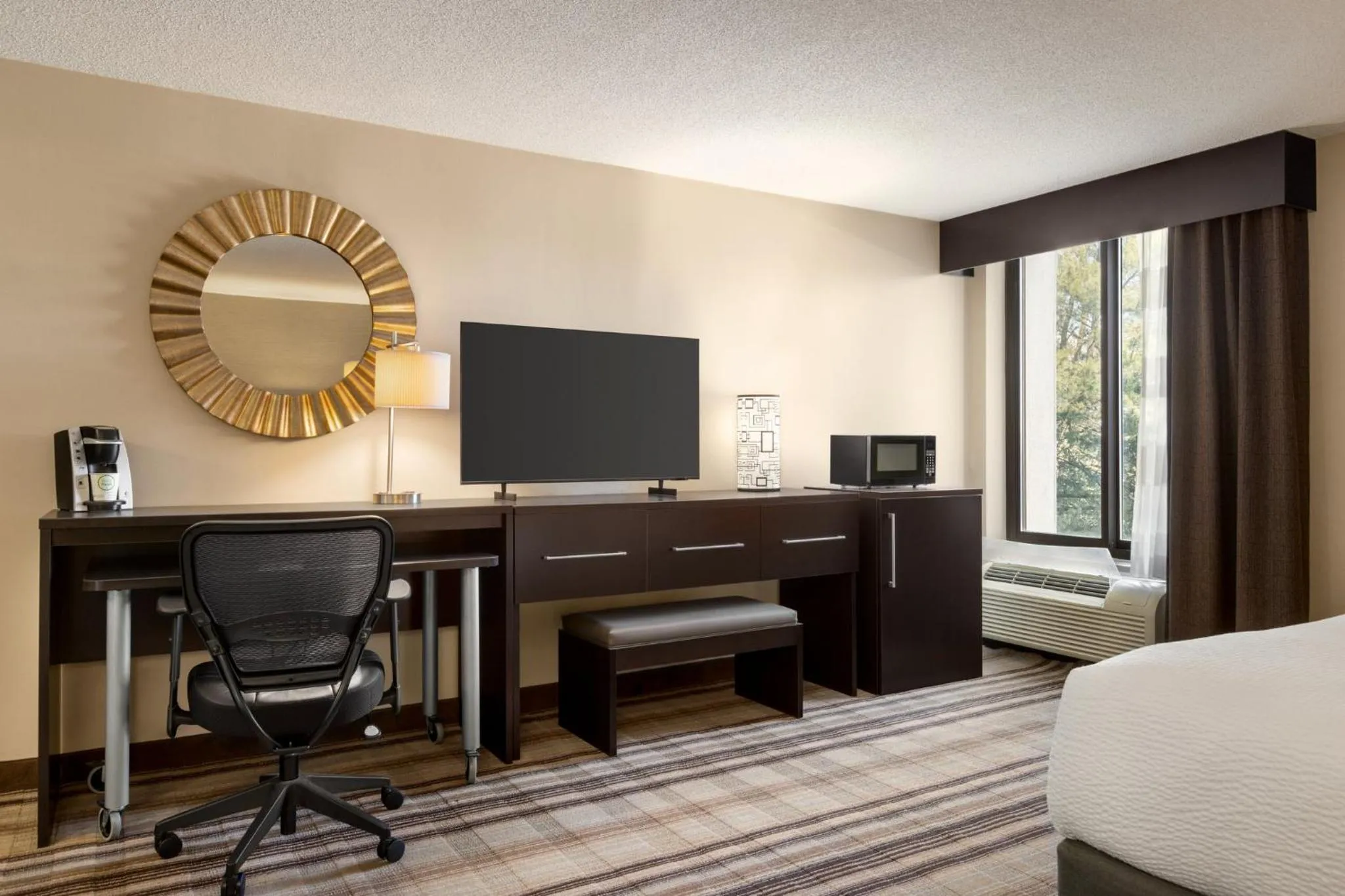 Photo of the whole room in Holiday Inn Gaithersburg by IHG