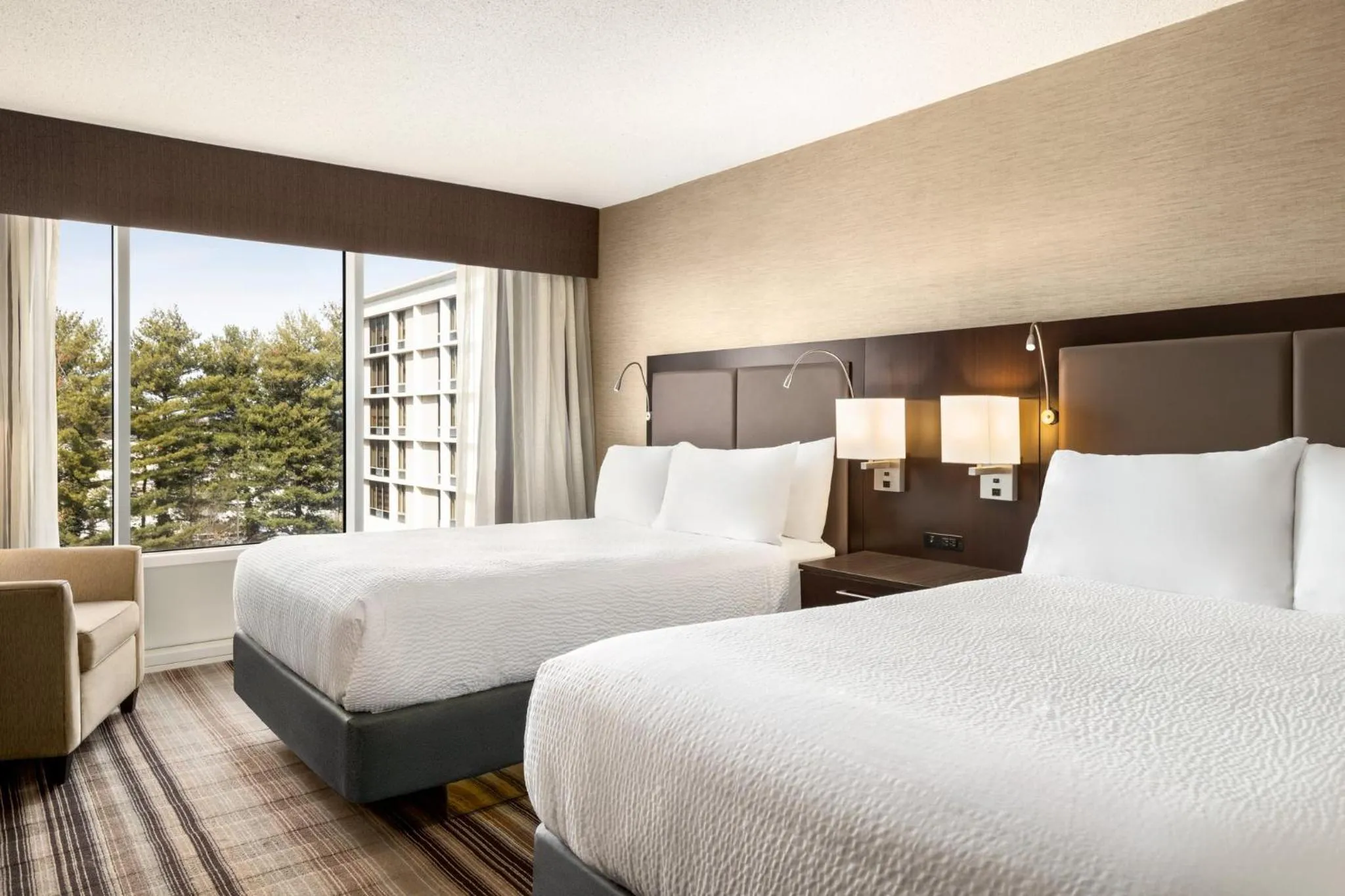 Photo of the whole room, Bed in Holiday Inn Gaithersburg by IHG