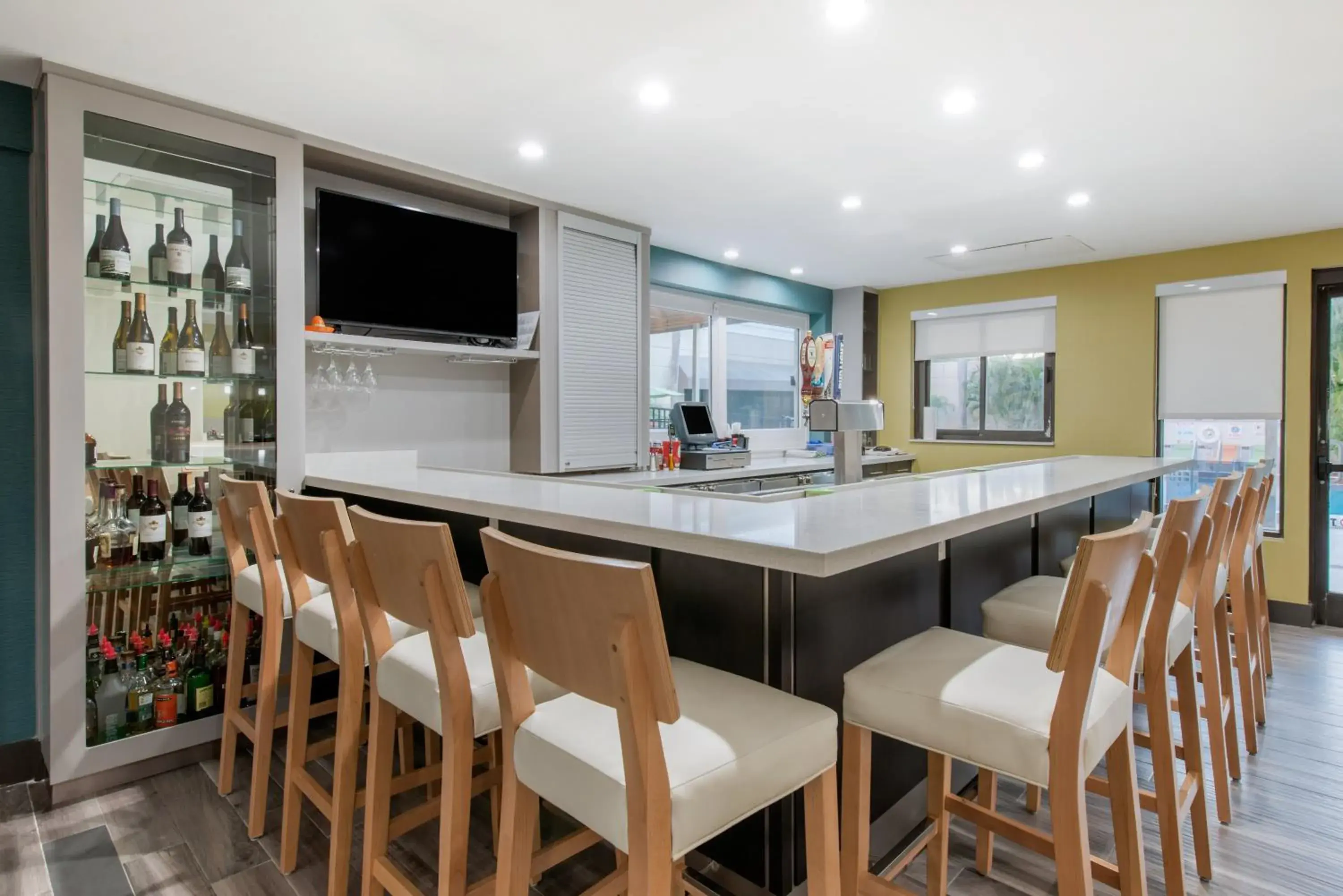 Lounge or bar in Holiday Inn Melbourne-Viera Conference Ctr by IHG Lounge or bar in Holiday Inn Melbourne-Viera Conference Ctr by IHG