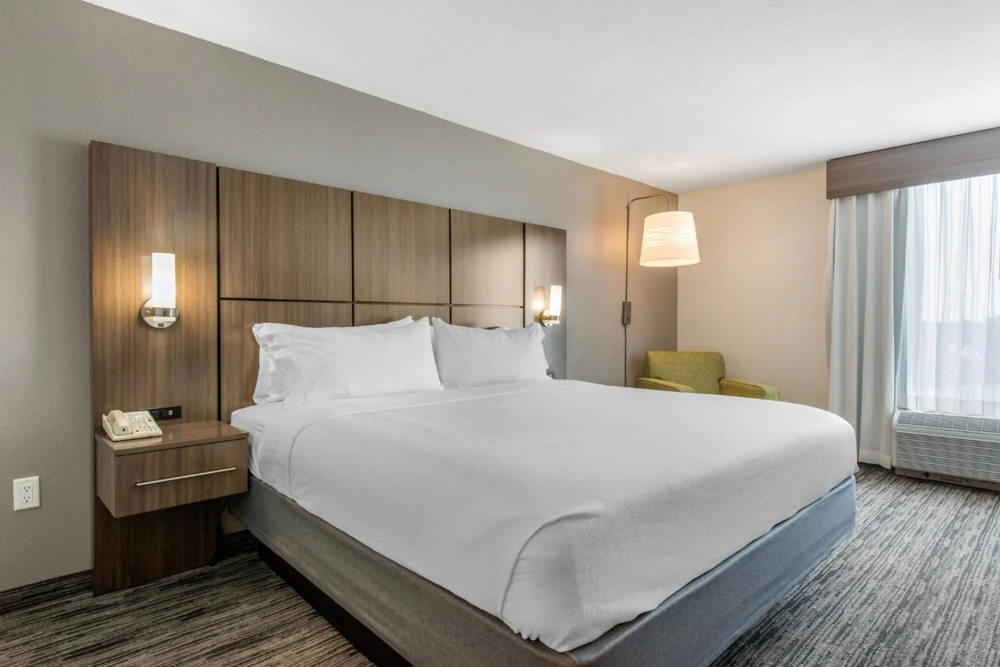 Photo of the whole room, Bed in Holiday Inn Melbourne-Viera Conference Ctr by IHG