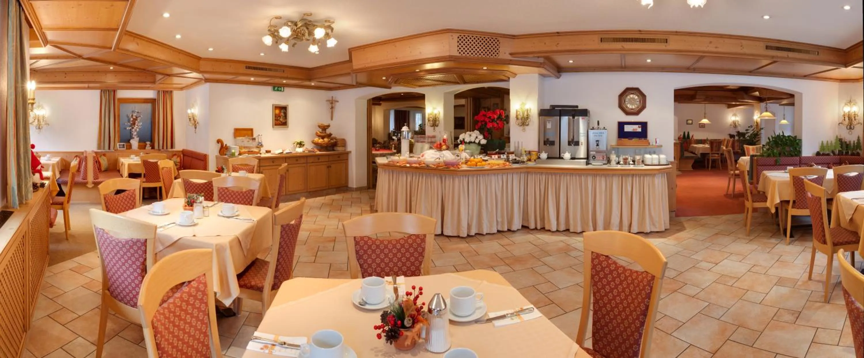 Restaurant/places to eat in Hotel Pinzger Tux