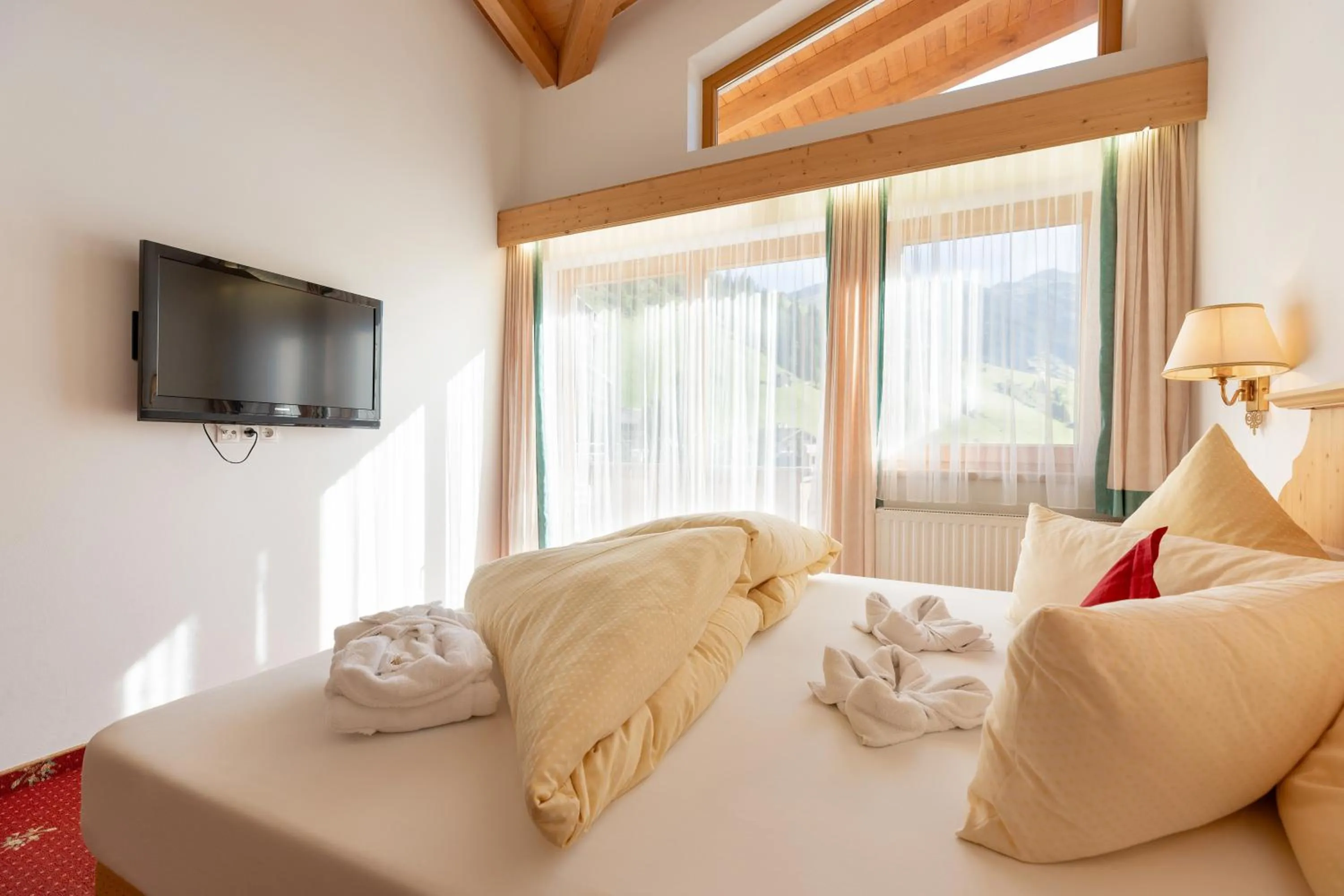 Bed in Hotel Pinzger Tux