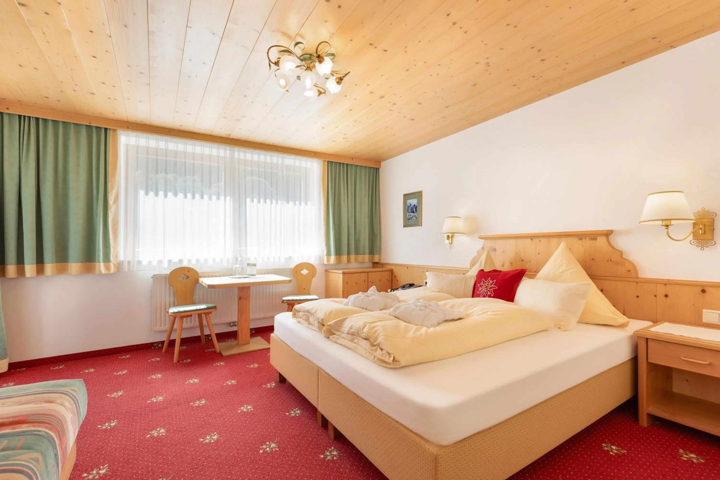 Bed in Hotel Pinzger Tux