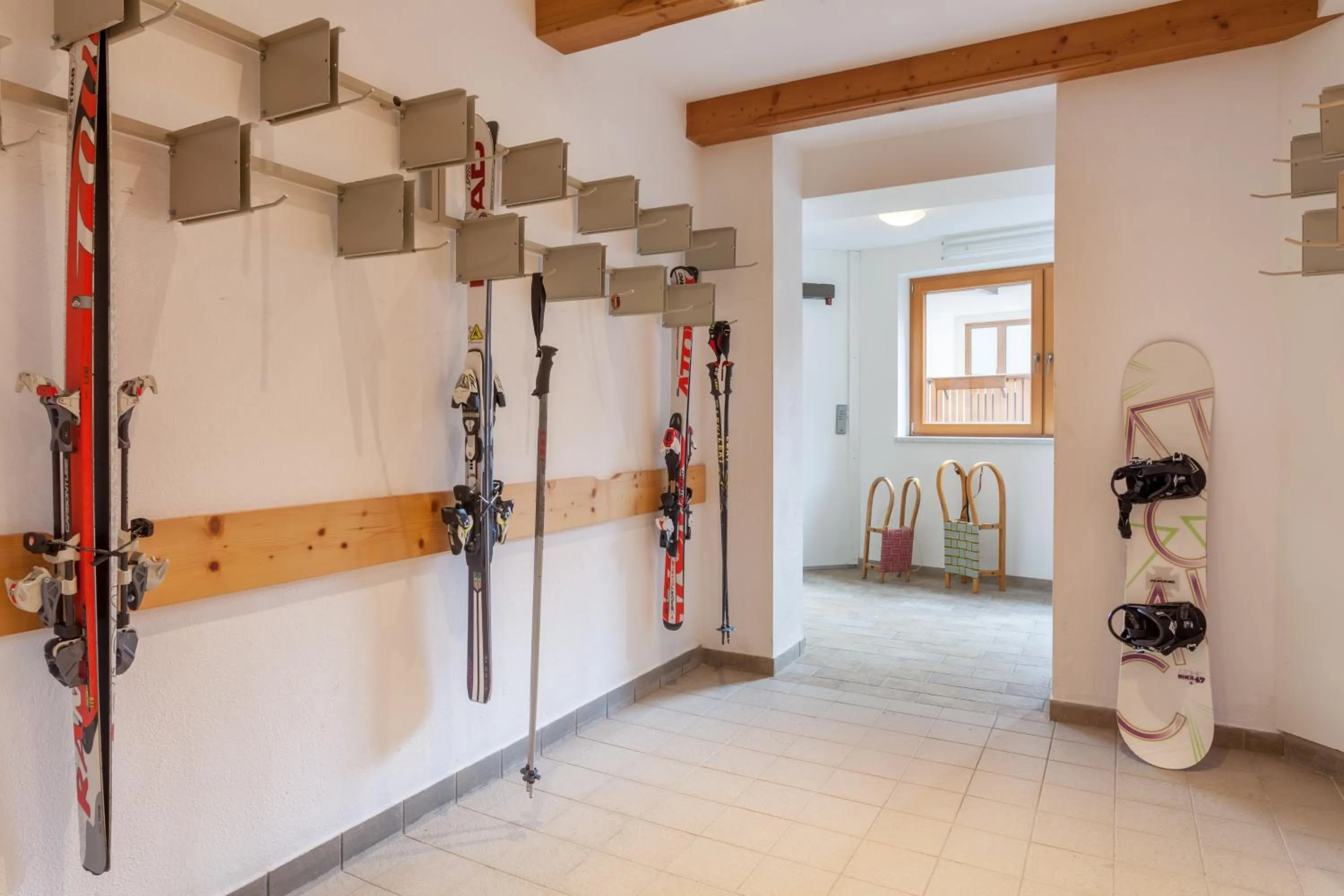 Skiing in Hotel Pinzger Tux