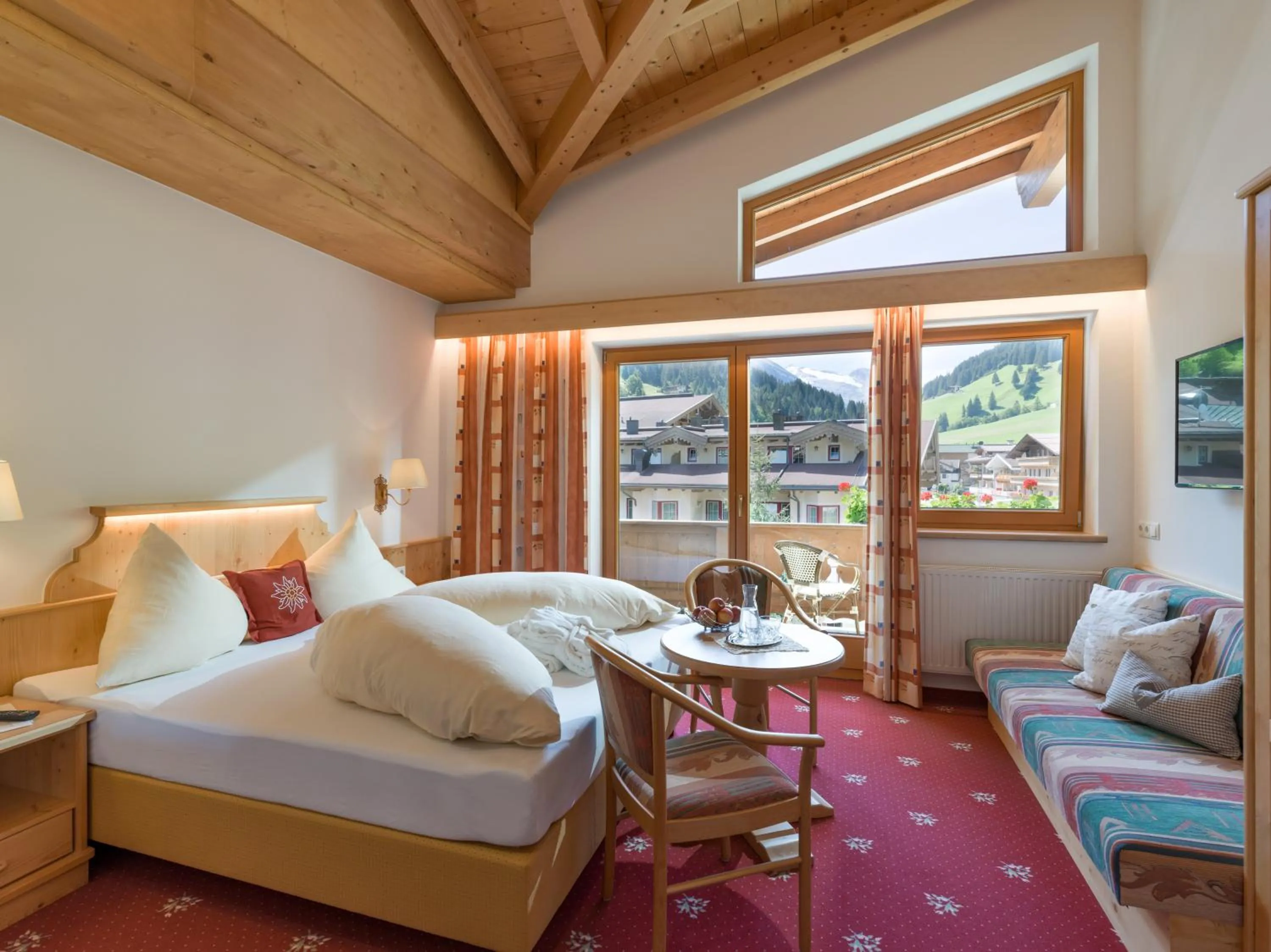 TV and multimedia, Bed in Hotel Pinzger Tux