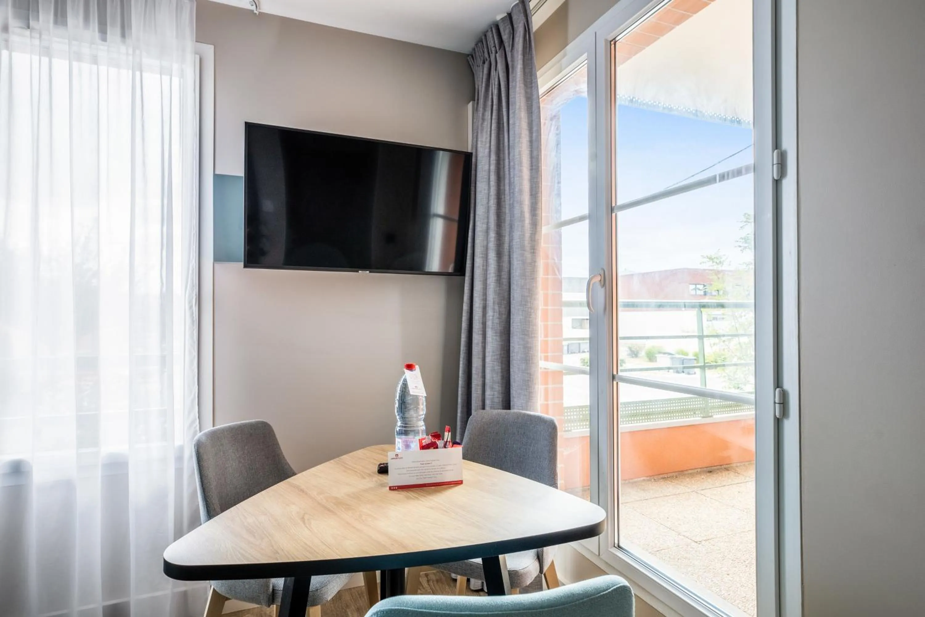 TV and multimedia in Appart'City Confort St Quentin en Yvelines - Bois D'Arcy