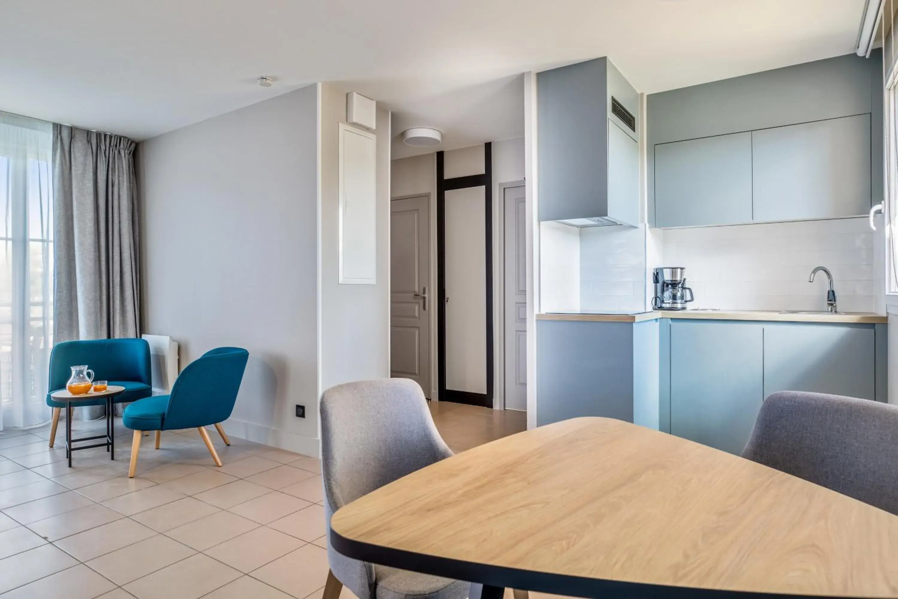 Kitchen or kitchenette, Kitchen/Kitchenette in Appart'City Confort Versailles Bois d'Arcy (Ex Park&Suites)