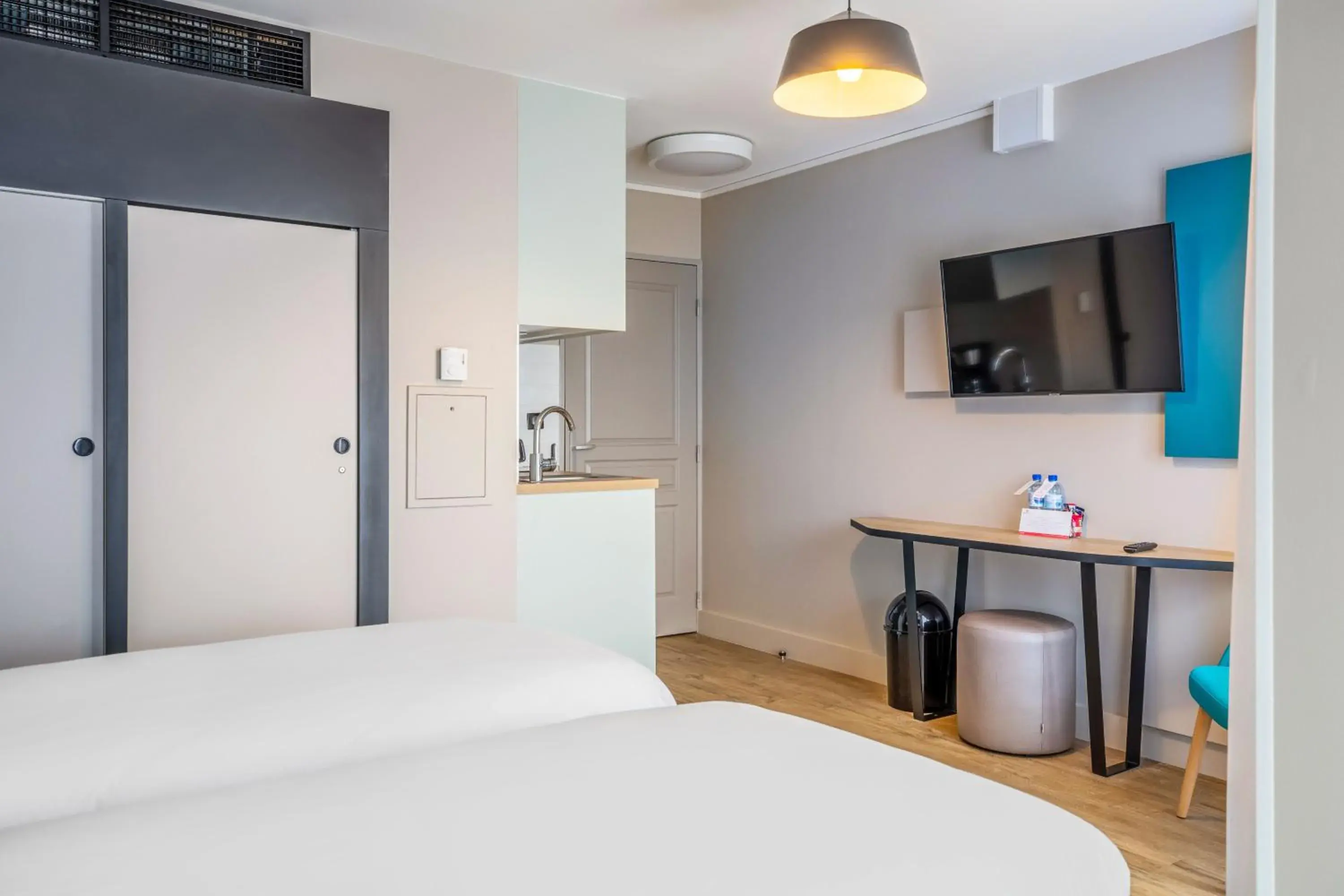TV and multimedia, Bed in Appart'City Confort Versailles Bois d'Arcy (Ex Park&Suites)