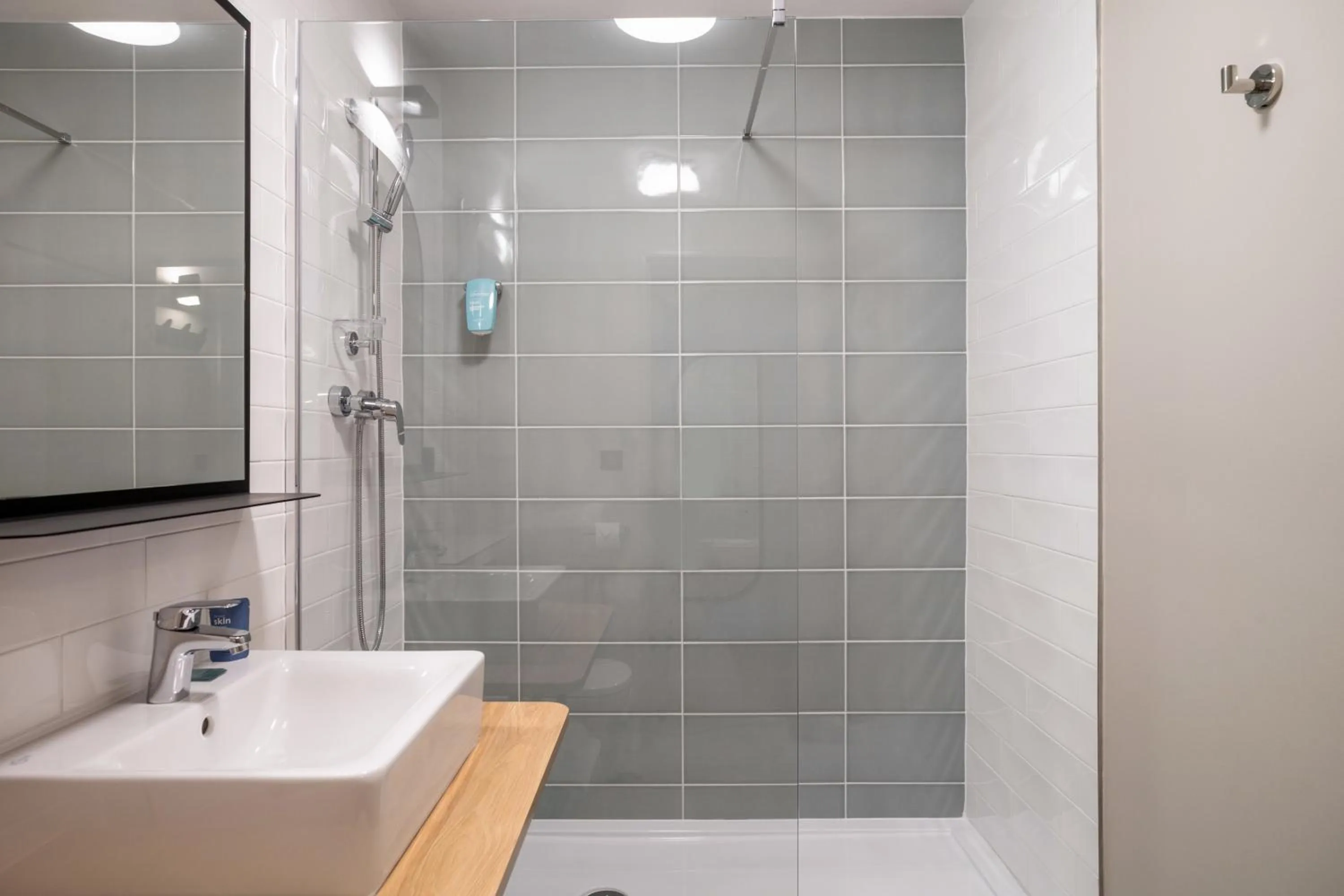 Shower in Appart'City Confort St Quentin en Yvelines - Bois D'Arcy