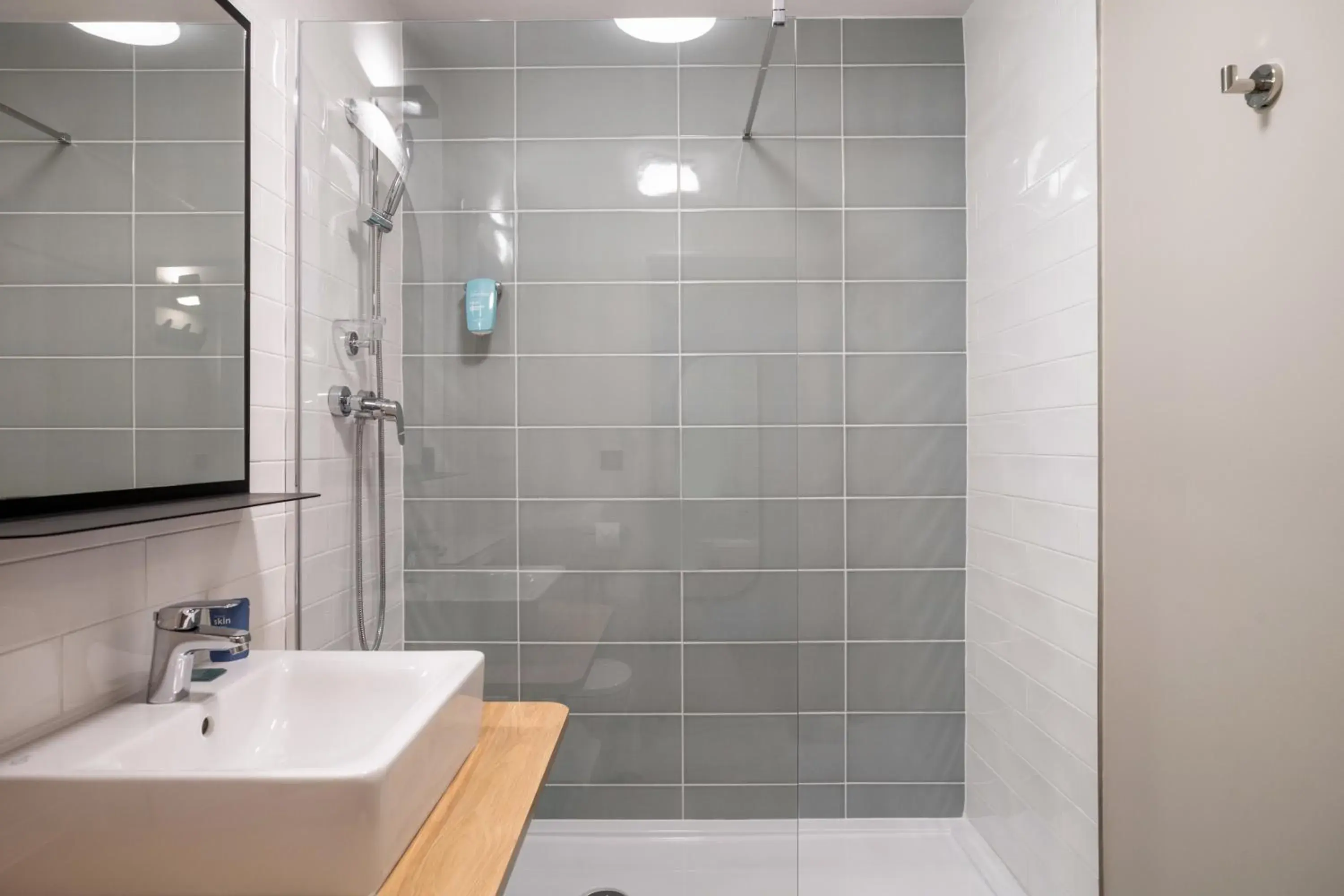 Shower, Bathroom in Appart'City Confort Versailles Bois d'Arcy (Ex Park&Suites)