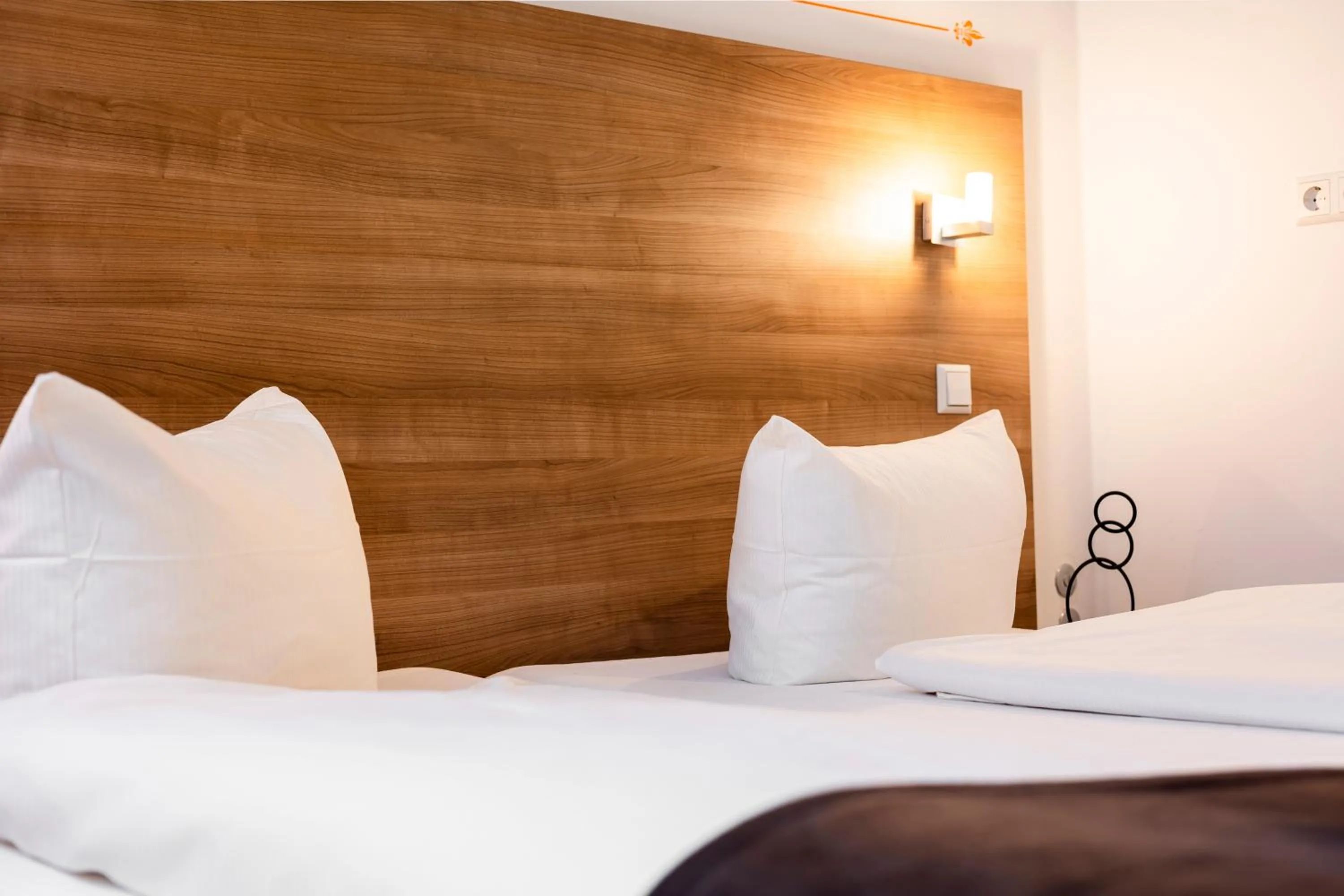 Bed in Orange Hotel und Apartments