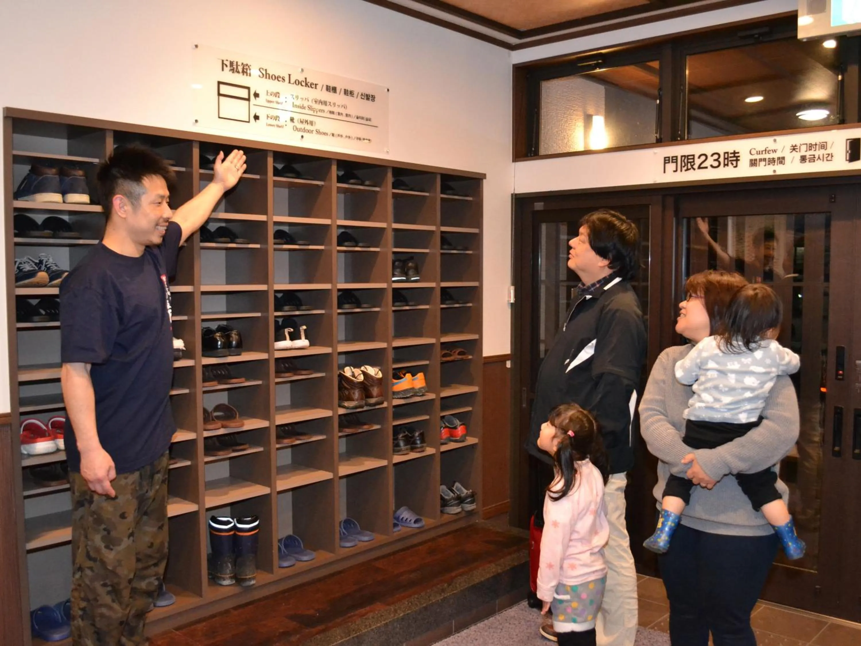 group of guests in Onsenminshuku Kosakaya