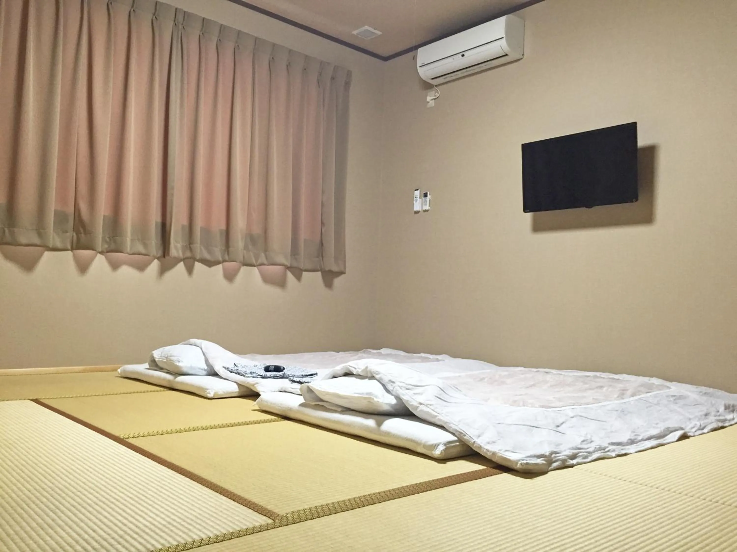 Photo of the whole room, Bed in Onsenminshuku Kosakaya