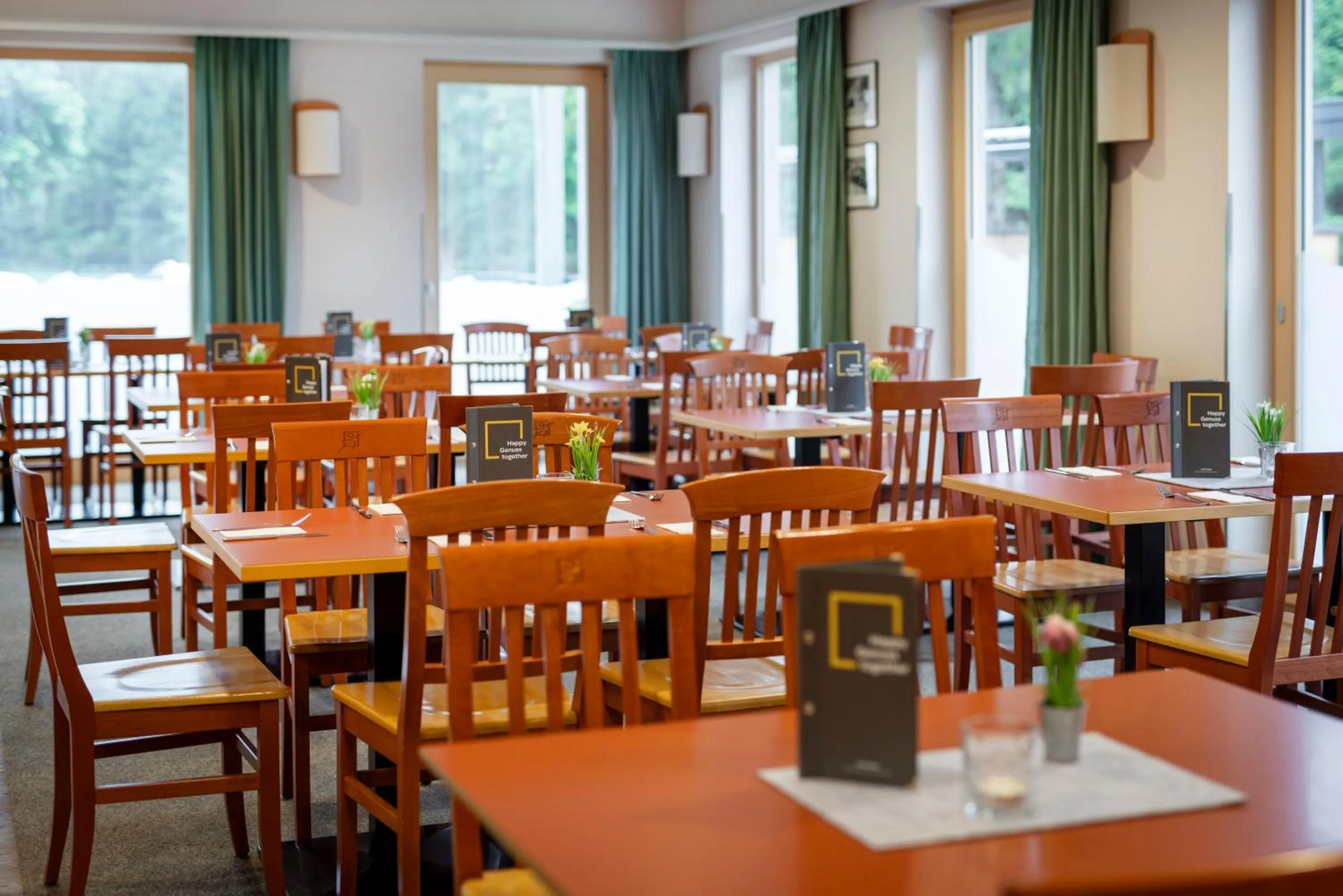 Restaurant/places to eat in JUFA Hotel Kaprun - Summercard included