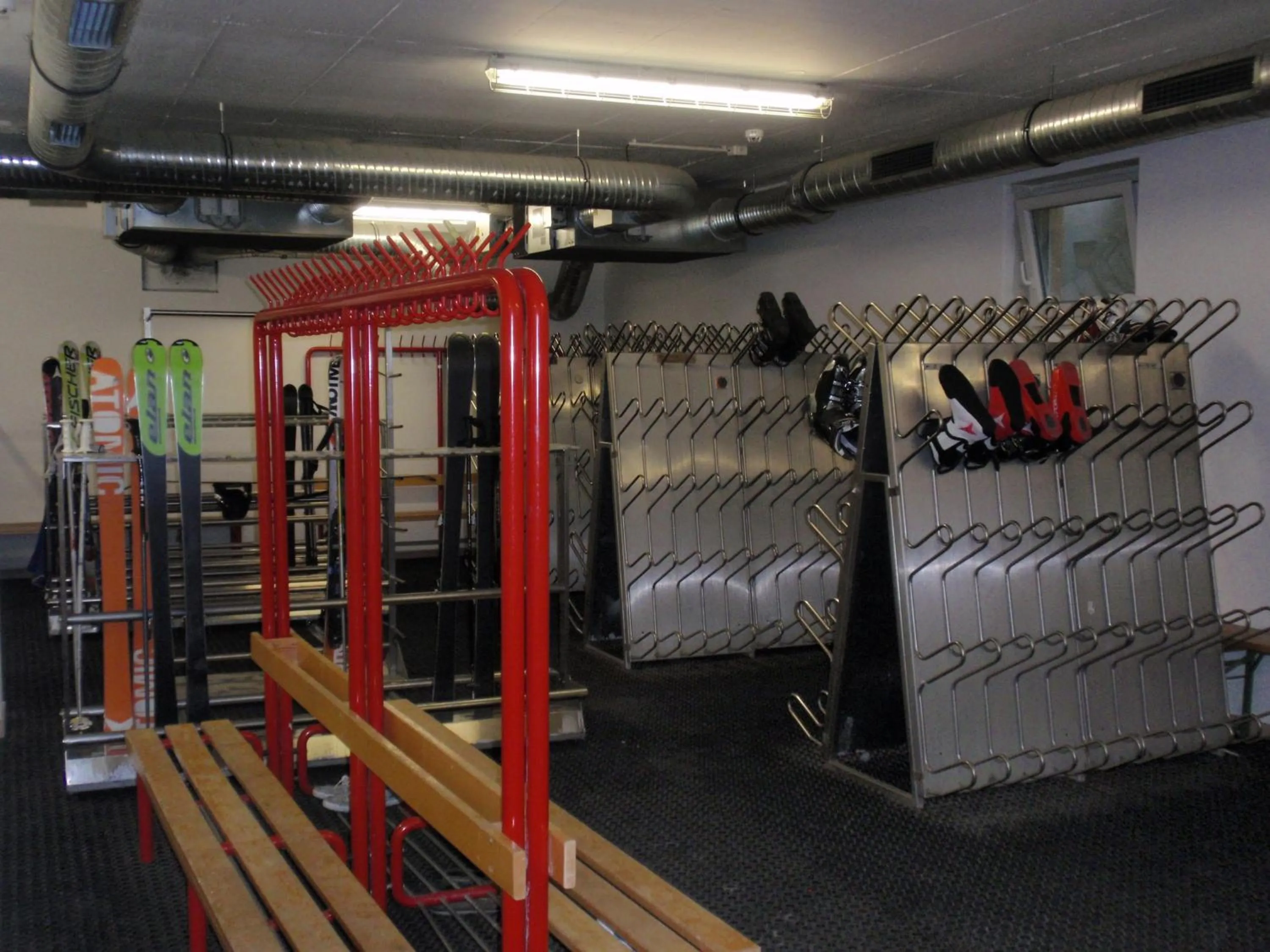 Skiing in JUFA Hotel Kaprun - Summercard included