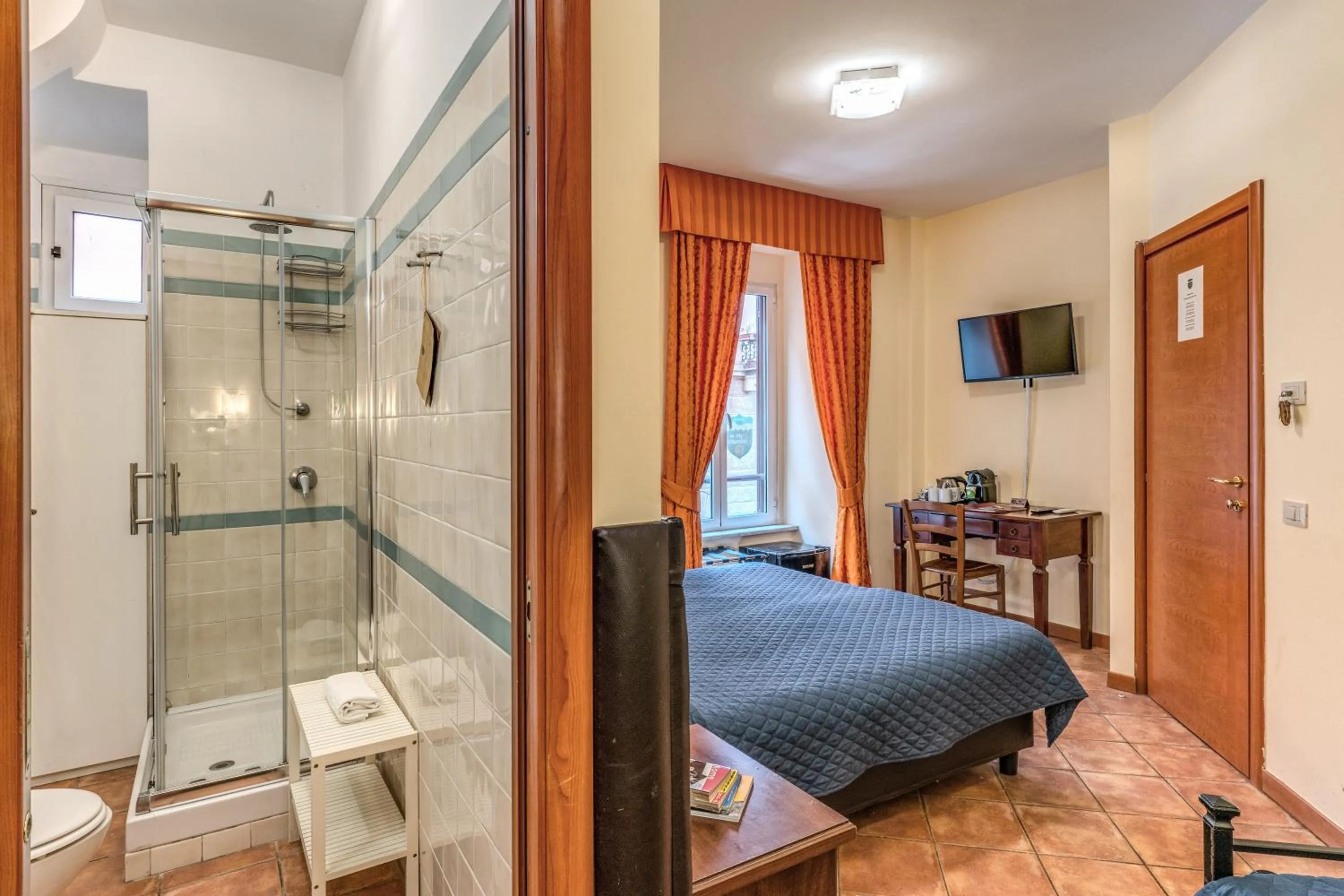 Photo of the whole room, Bed in Locanda San Cosimato