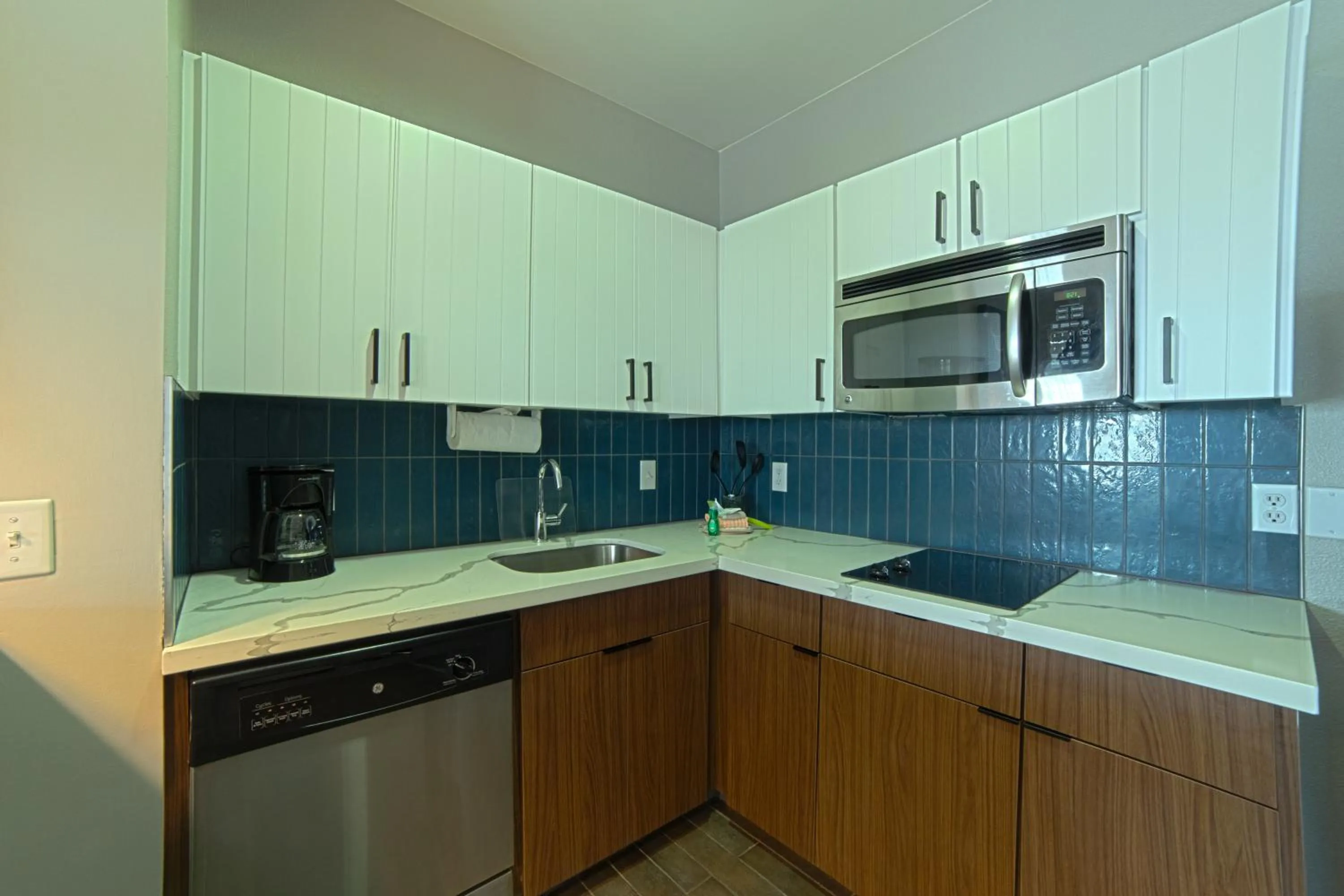 Kitchen or kitchenette in Staybridge Suites Houston-NASA Clear Lake by IHG