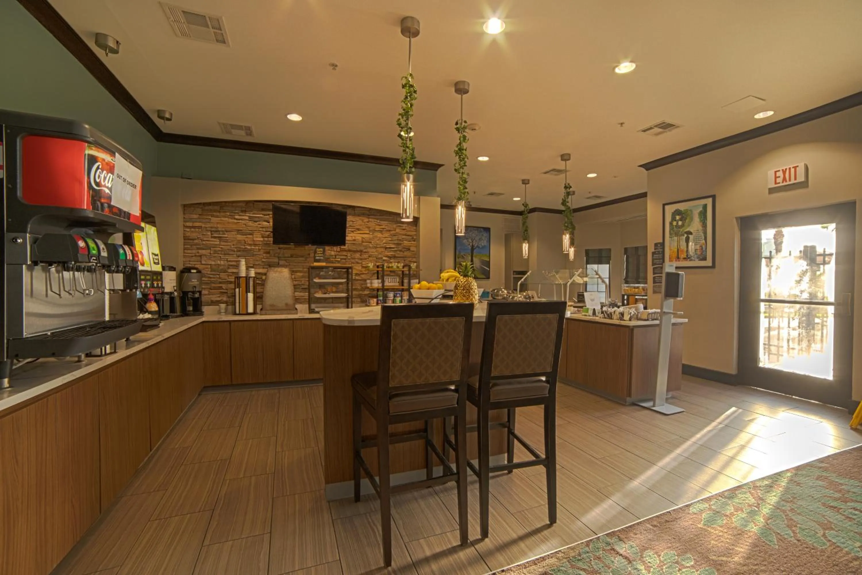 Dining area in Staybridge Suites Houston-NASA Clear Lake by IHG