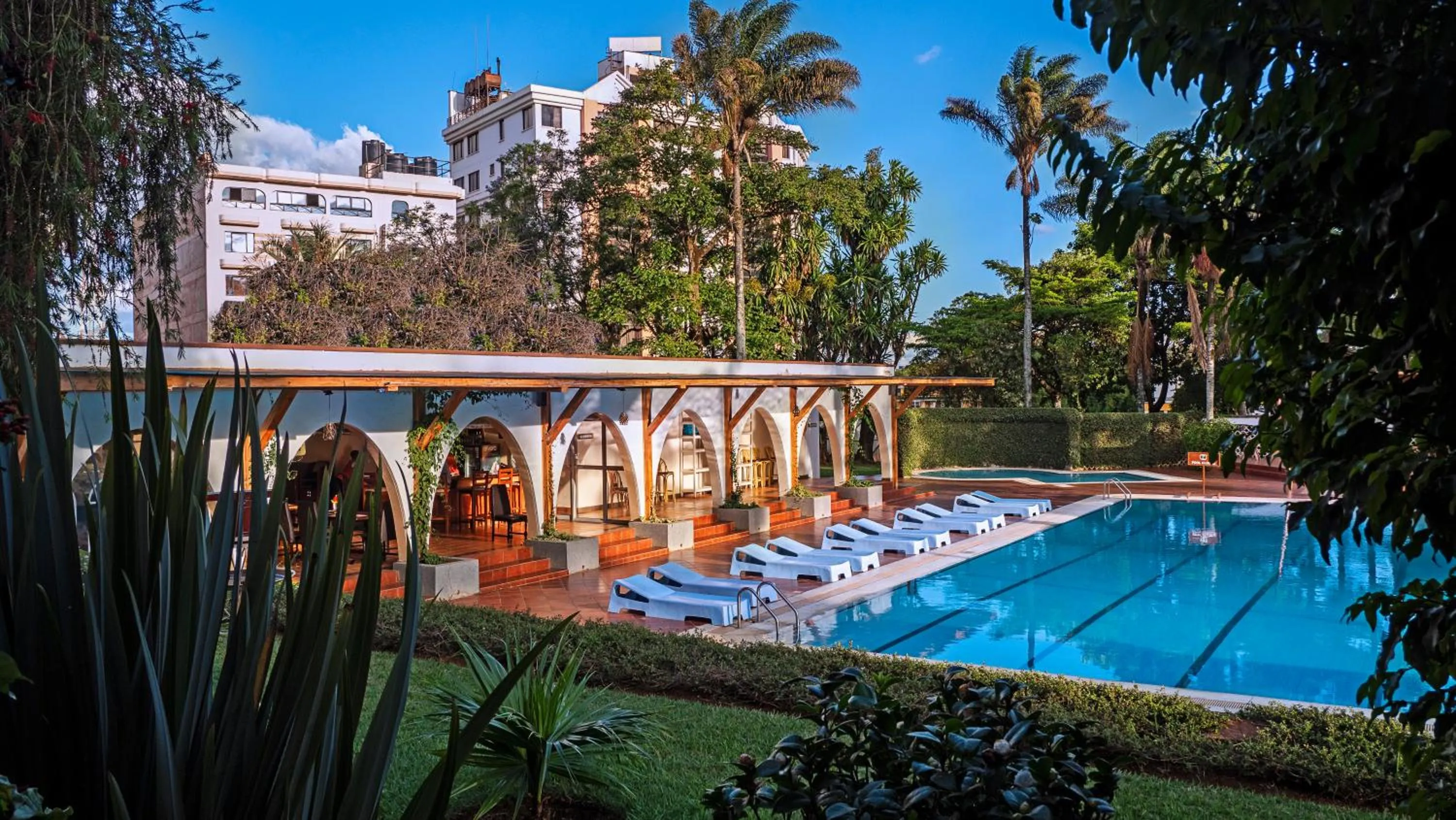 Pool view in Sirikwa Hotel